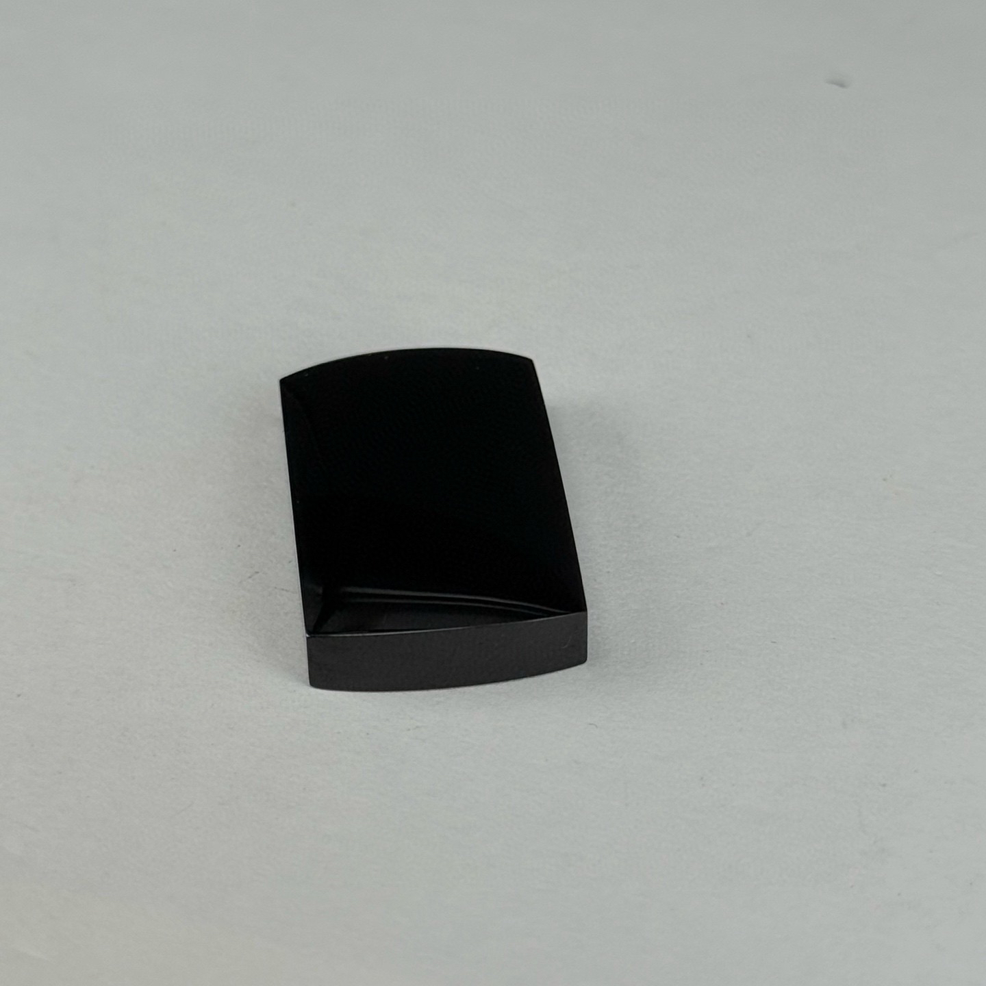 精品墨翠大马鞍裸石无事牌 种好色正 黑度极好 打灯通透 油性十足  尺寸28.4