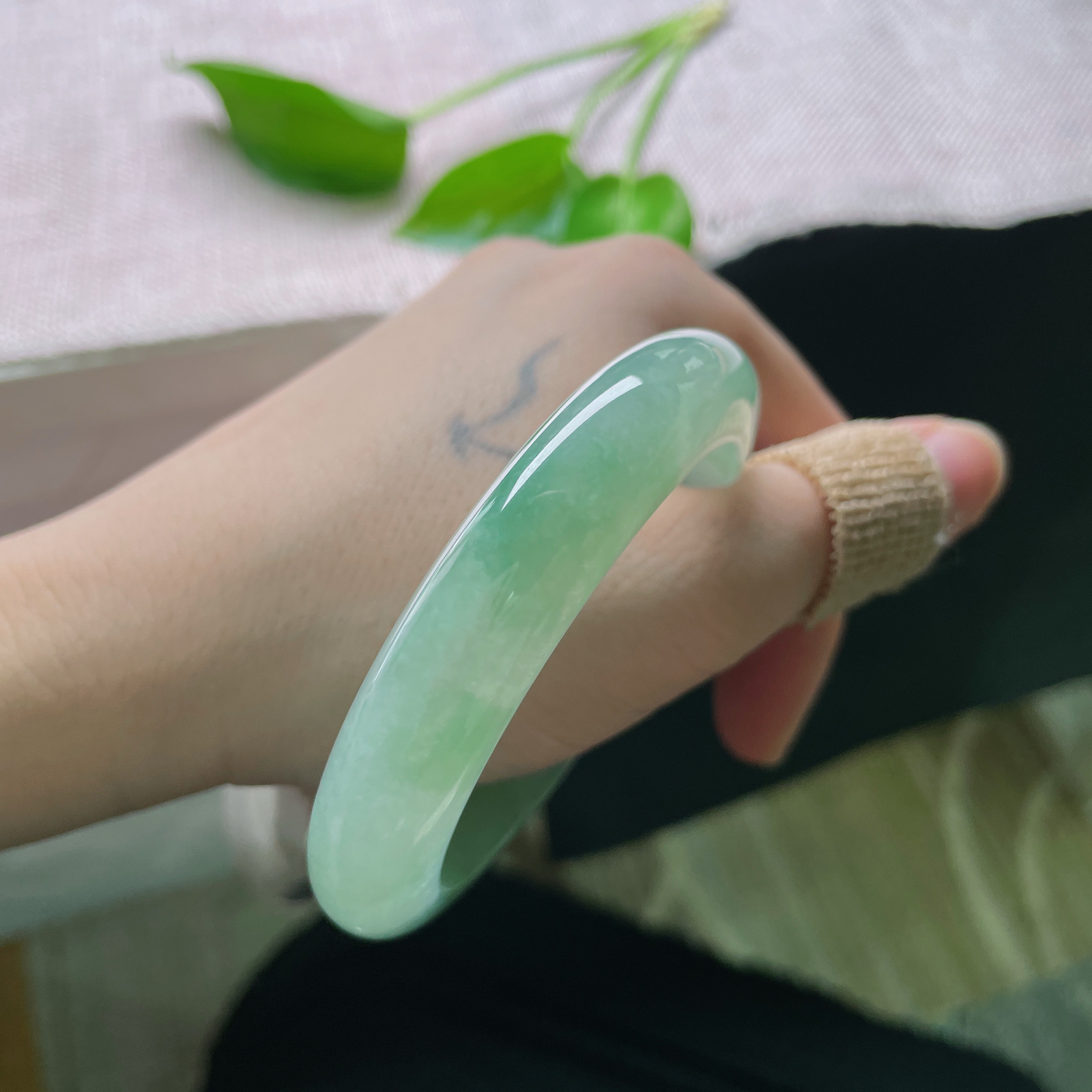 57/12.9/8.8，冰绿正圈，寒冰四射，恰似凝固的时光碎片，既有冰晶的剔透棱角，又藏着万物生长的柔韧生命力。完美