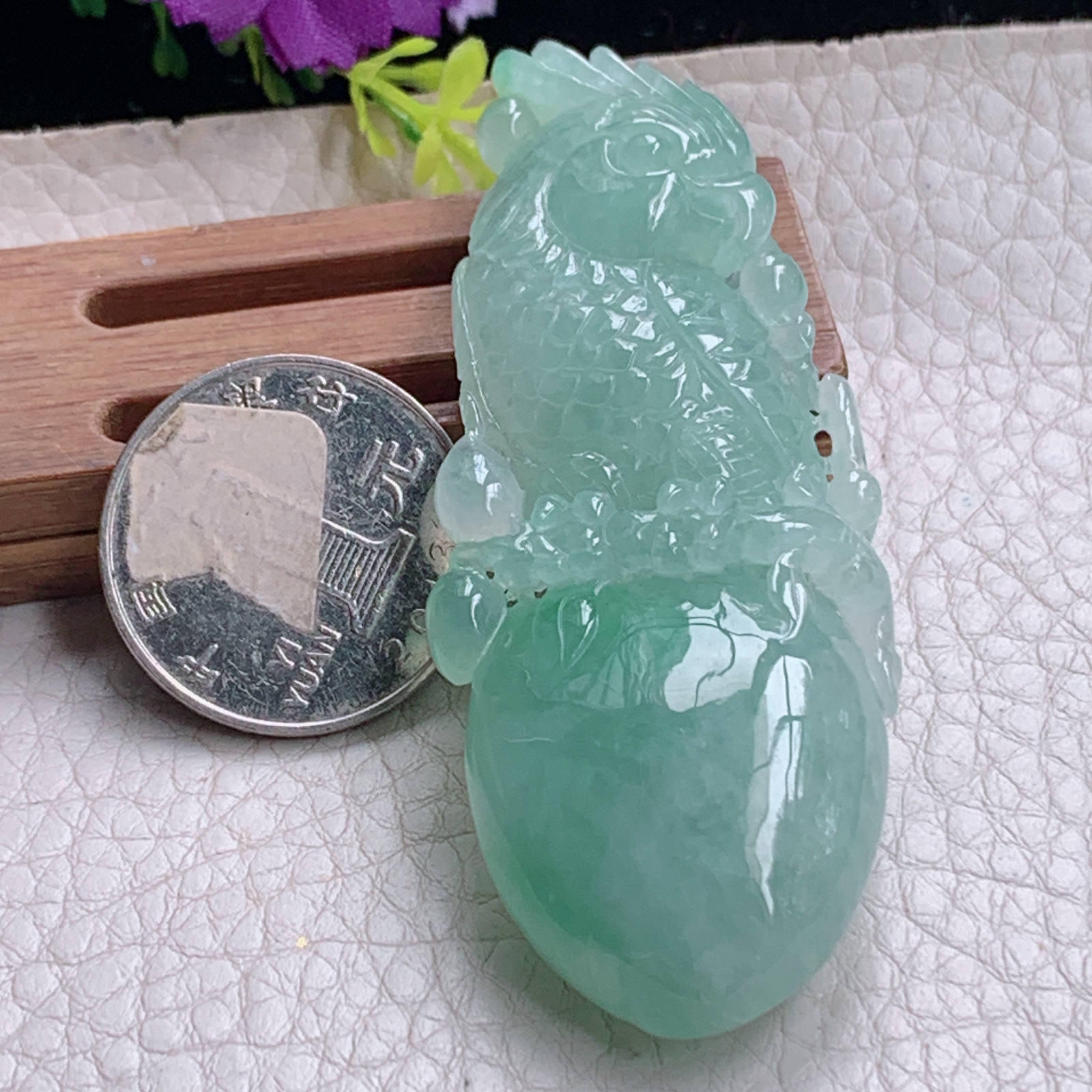 zz3实拍73.8*29*14.5缅甸冰润翡翠精雕甜绿立体鹦鹉项坠英明神武项坠