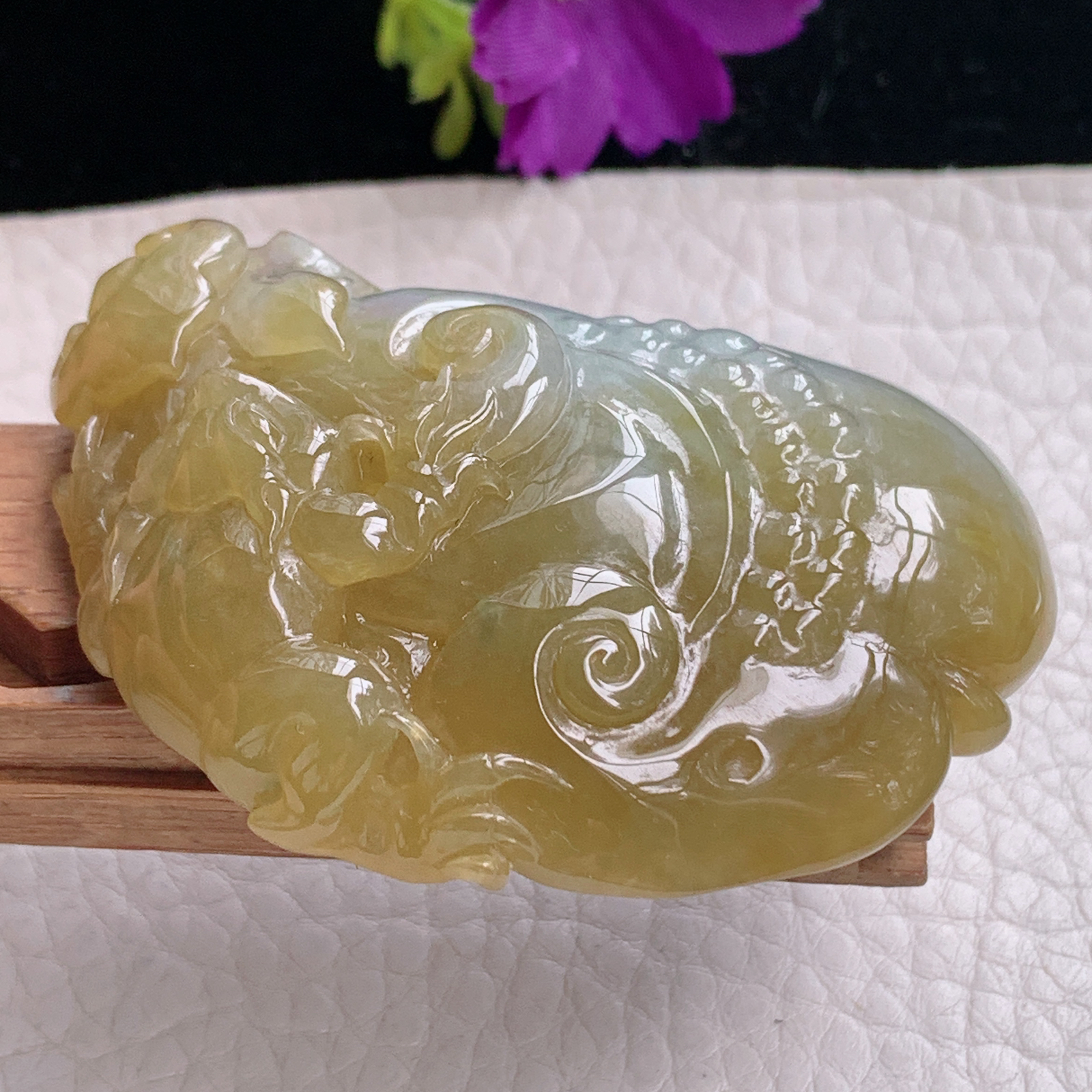 zz3实拍59*39.2*15.3缅甸翡翠精雕冰黄翡三脚金蟾吊坠 吉祥如意毛衣坠