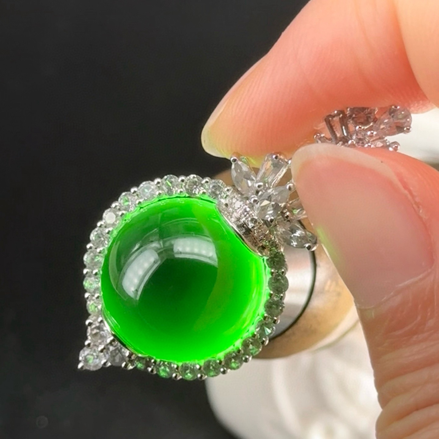 18k墨翠珠子吊坠 种好色正 打灯通透