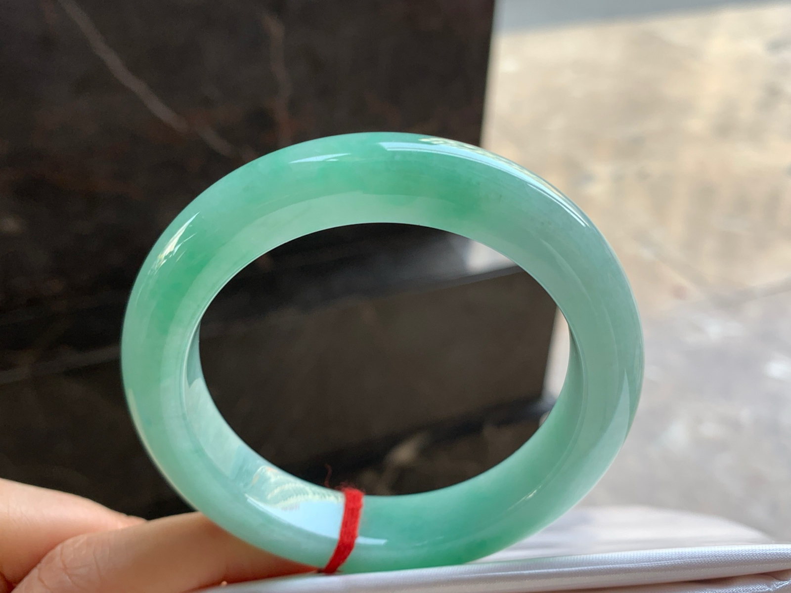 57.5-12.6-10.8

豆绿色手镯^_^玉质温润