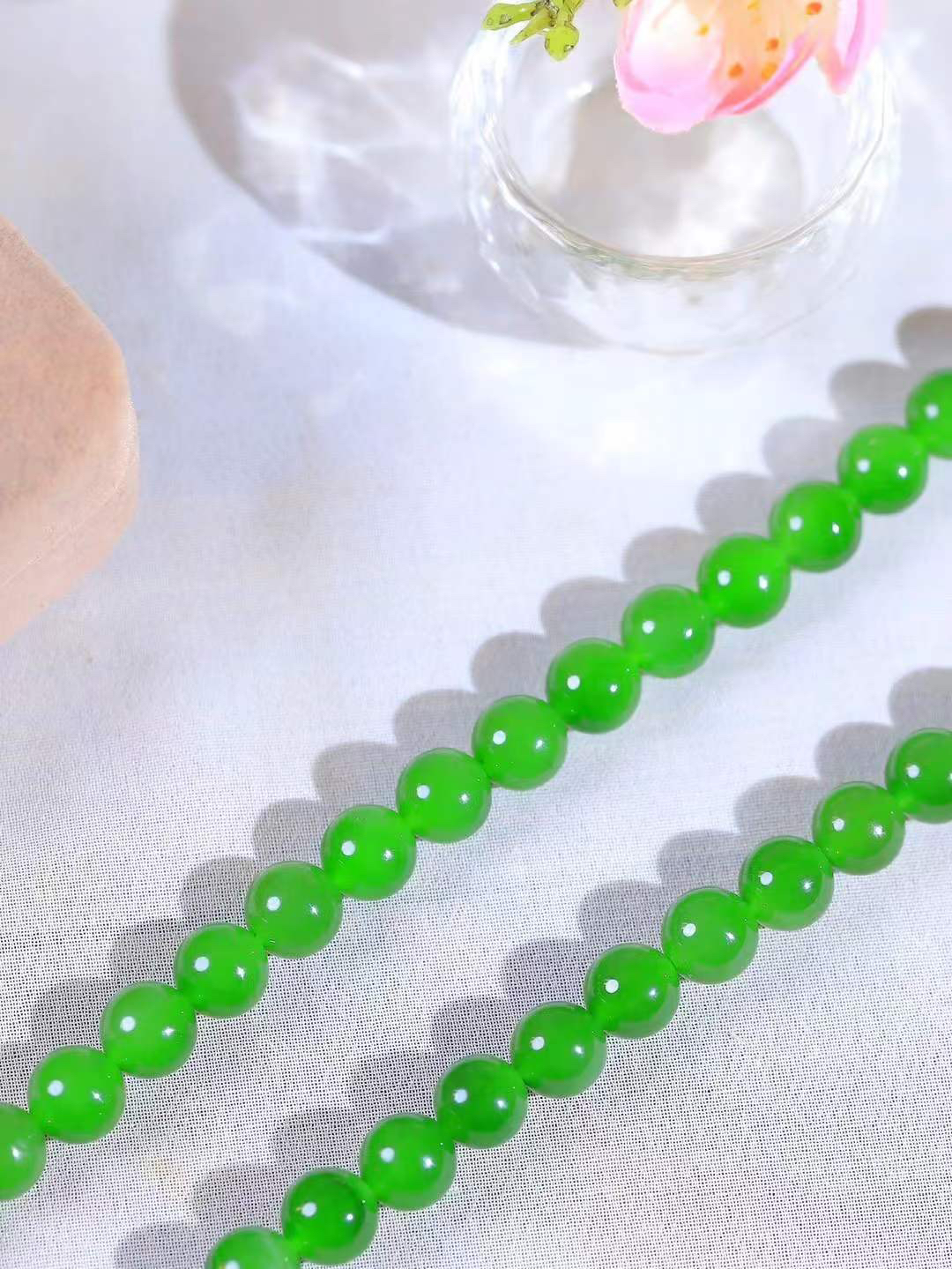 【珠圆玉润.项链】

精品和田玉碧玉珠圆玉润项链 玉质温润细腻  整串打磨圆润，佩戴舒适。珠珠落玉盘，间关莺语花底滑，一生美好时光，无论身在何处，都有它相伴相守。事事顺遂，幸福美满，吉祥如意。重67.2克 尺寸取一7.8mm  79171378A