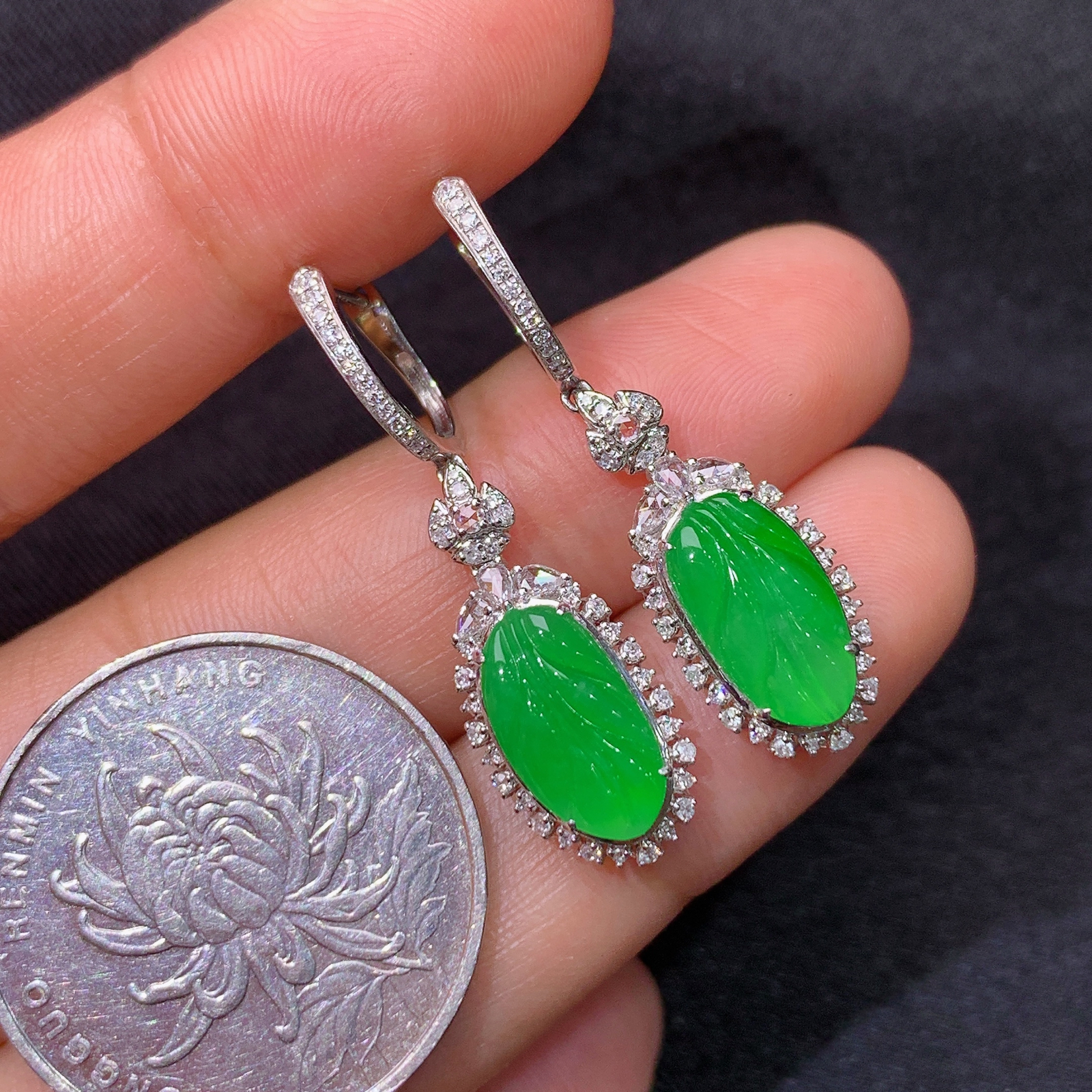 冰阳绿树叶耳坠，18k金镶嵌，简约时尚，冰润色阳，种水足，Ych 尺寸11.8*5.9*2