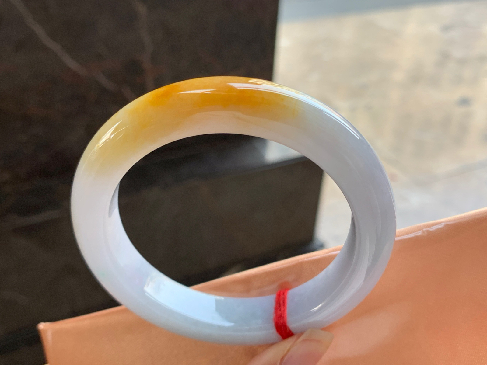 59-13-9

黄翡手镯^_^玉质温润 鲜艳