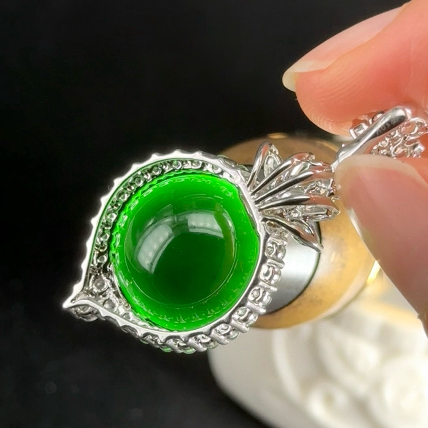 18k墨翠珠子吊坠 种好色正 打灯通透