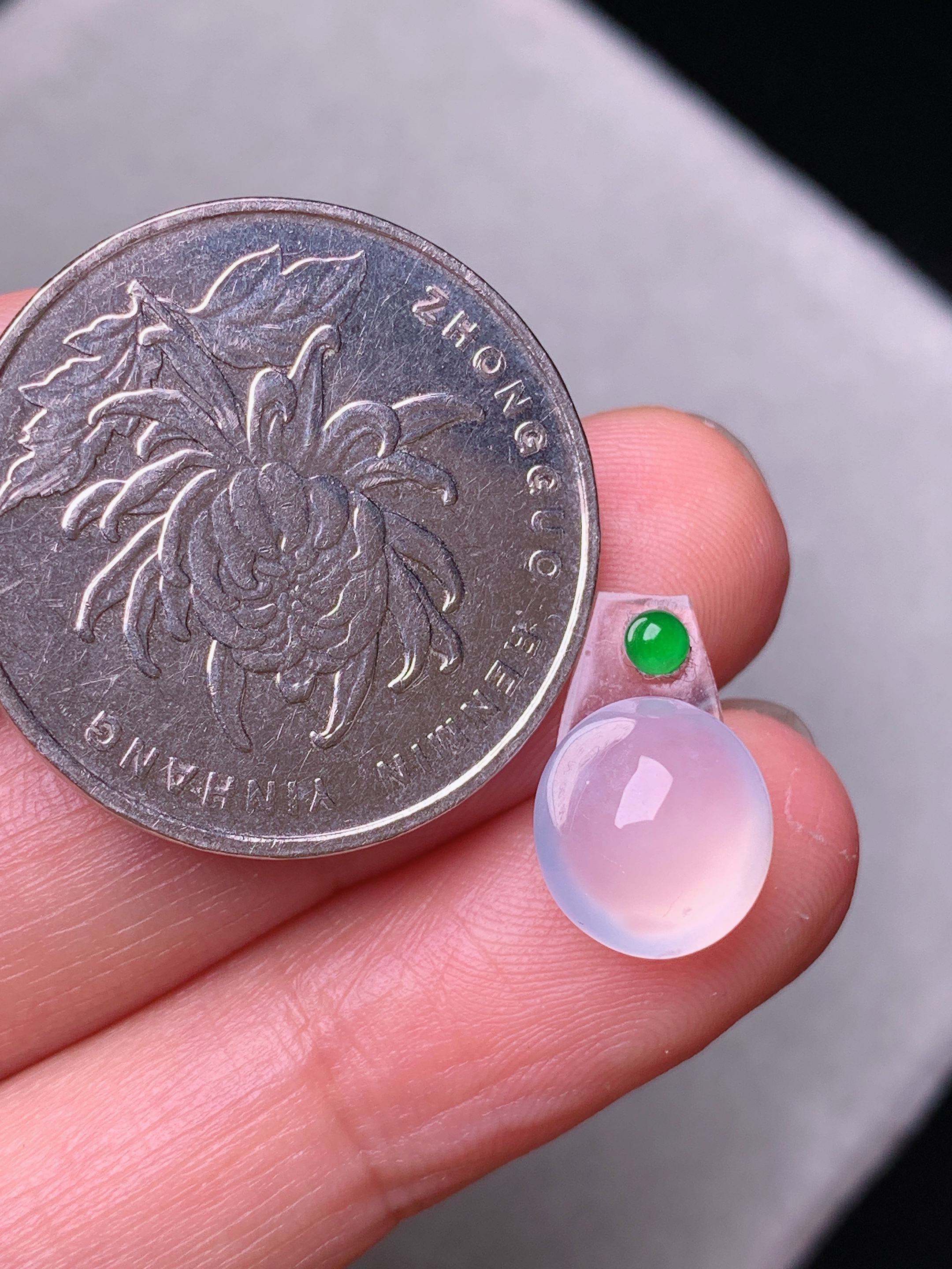 镶嵌款 冰种蛋面吊坠 玉质细腻 色泽艳丽清新 水润亮眼 整体尺寸9.8*9*4.8*2x