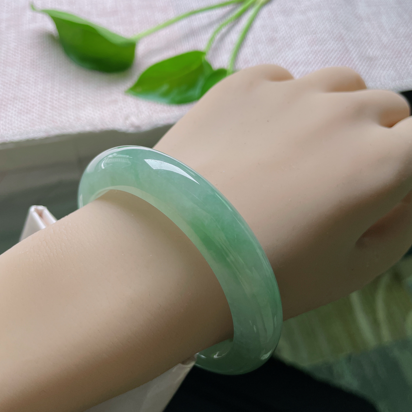 57/12.9/8.8，冰绿正圈，寒冰四射，恰似凝固的时光碎片，既有冰晶的剔透棱角，又藏着万物生长的柔韧生命力。完美