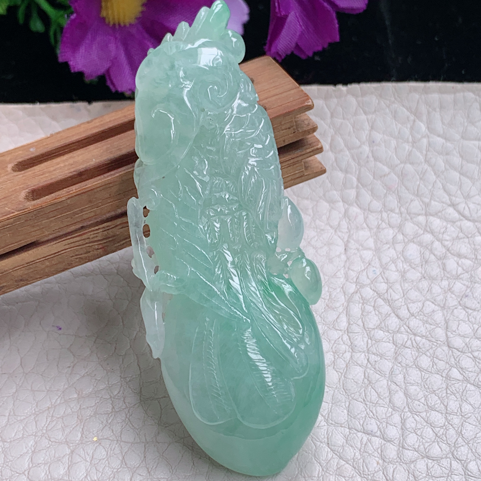 zz3实拍73.8*29*14.5缅甸冰润翡翠精雕甜绿立体鹦鹉项坠英明神武项坠