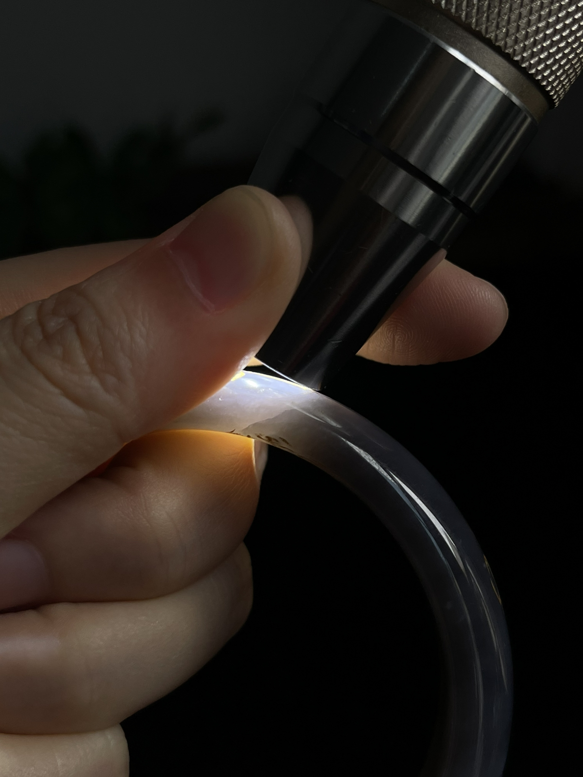 正圈55.5圈口，和田玉手镯，表面颜色为人工绘制