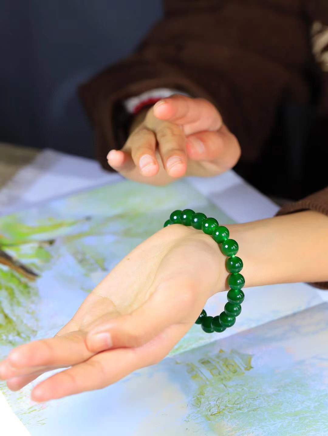 【珠圆玉润.手串】

精品️和田玉碧玉珠圆玉润手串 玉质温润细腻  整串打磨圆润，佩戴舒适。珠珠落