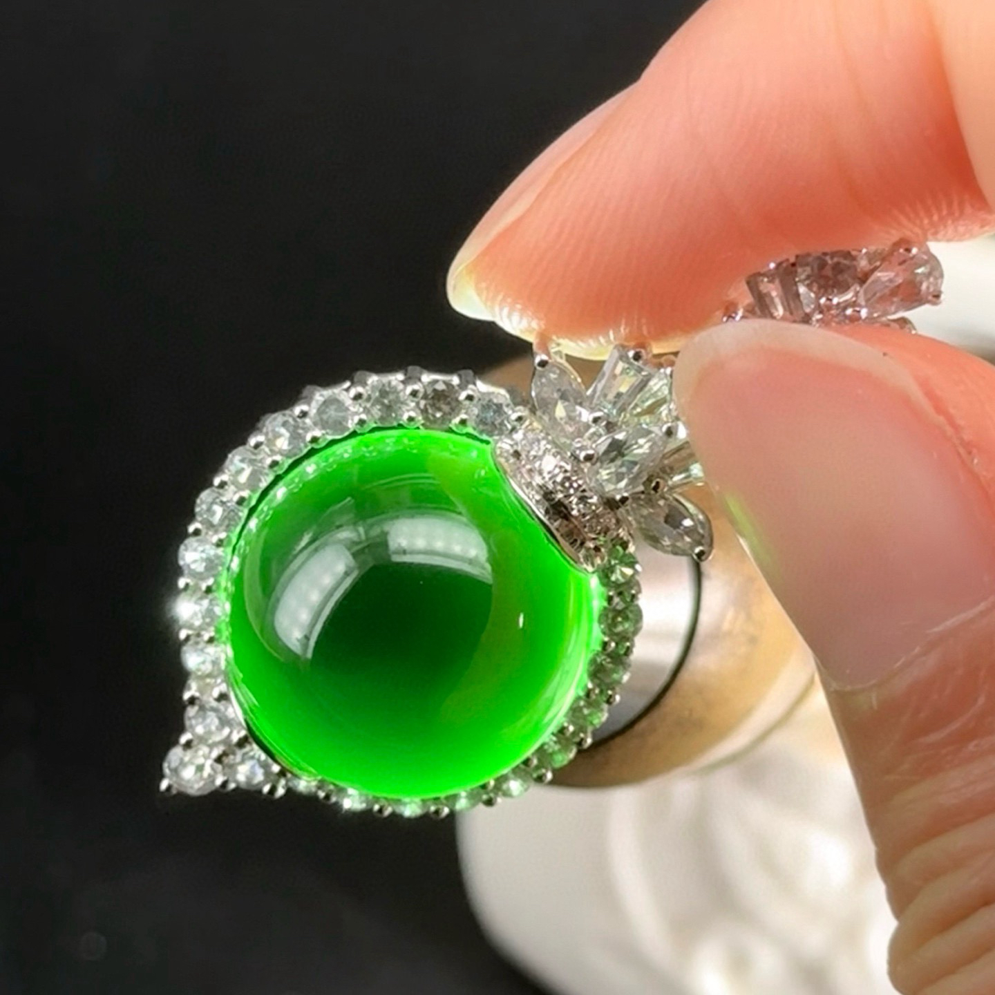 18k墨翠珠子吊坠 种好色正 打灯通透