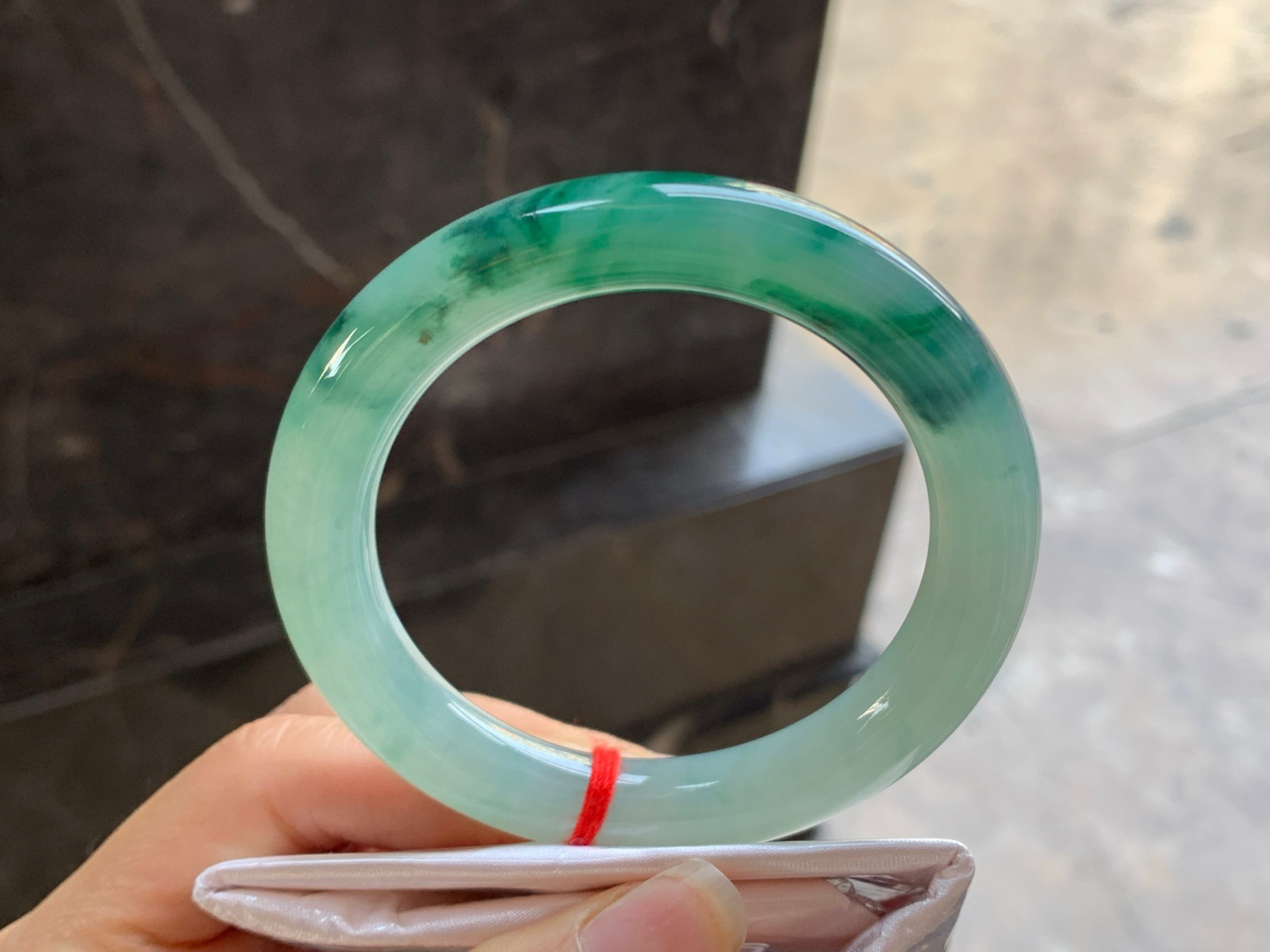 53.5-10

浓绿色原图手镯^_^鲜艳 浓郁