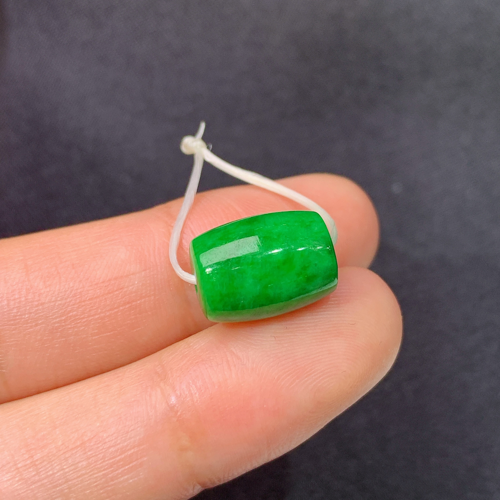 阳绿路路通，镶嵌佳品，冰润色阳，玉质细腻，种水足，Hon 尺寸12.3*9.2