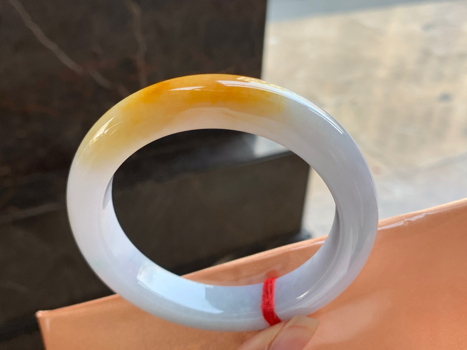 59-13-9

黄翡手镯^_^玉质温润 鲜艳