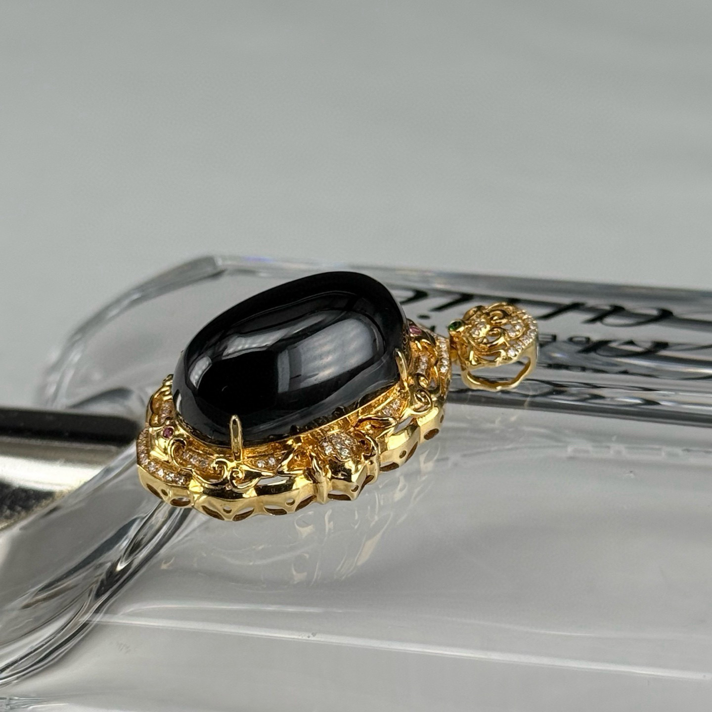 精品18k墨翠蛋面吊坠 种好色正 黑度极好 打灯通透 油性十足 尺寸36