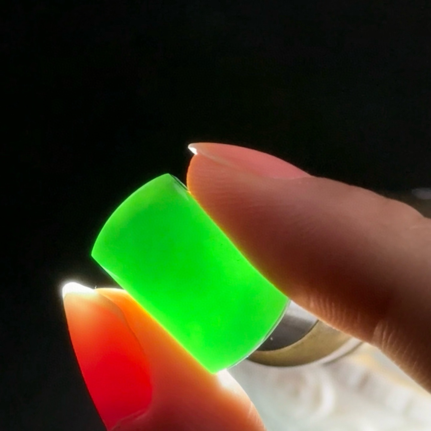 精品墨翠马鞍裸石戒面 种好色正 打灯通透 黑度极好 厚桩大气 尺寸19.2