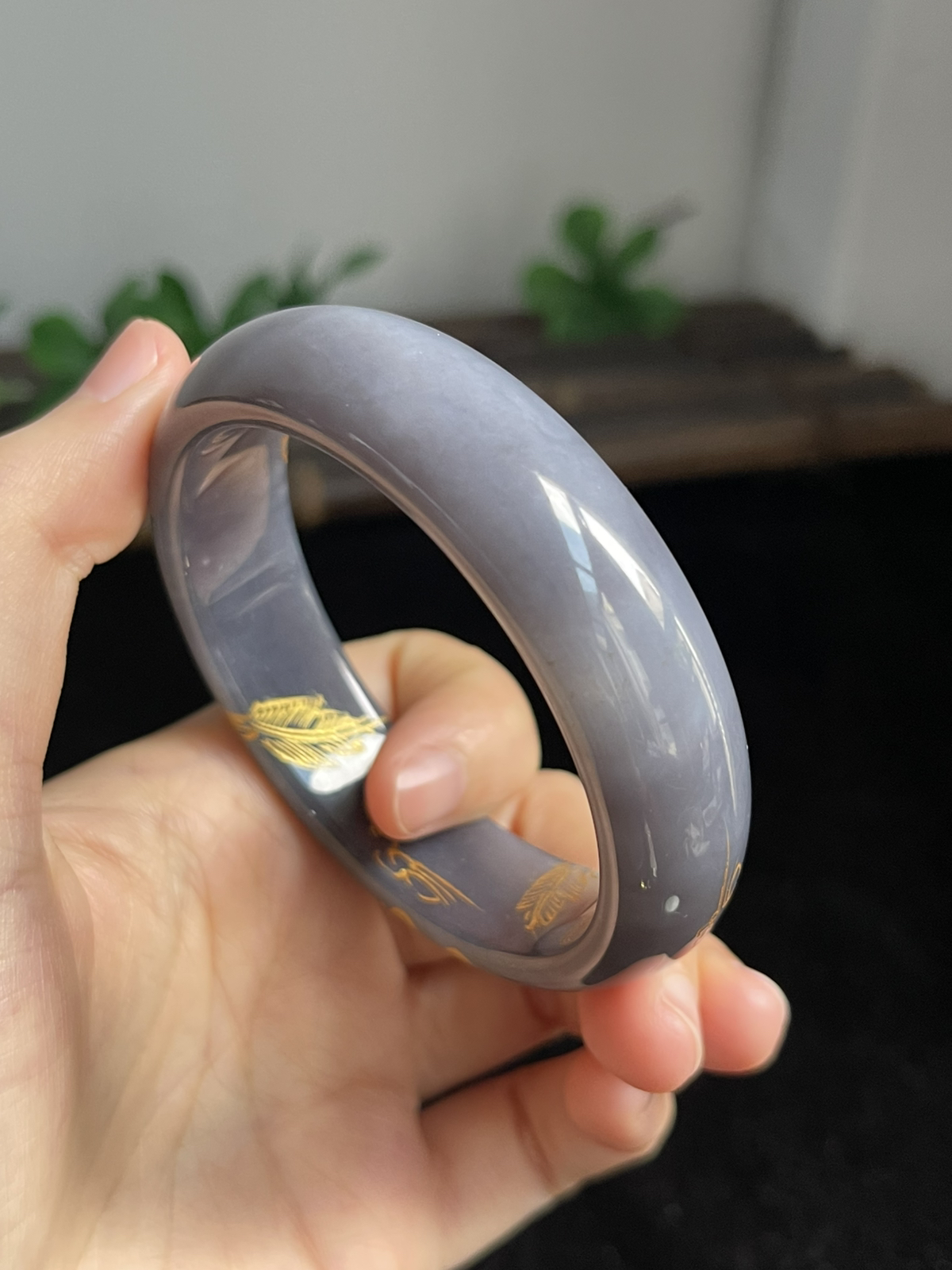 正圈55.5圈口，和田玉手镯，表面颜色为人工绘制