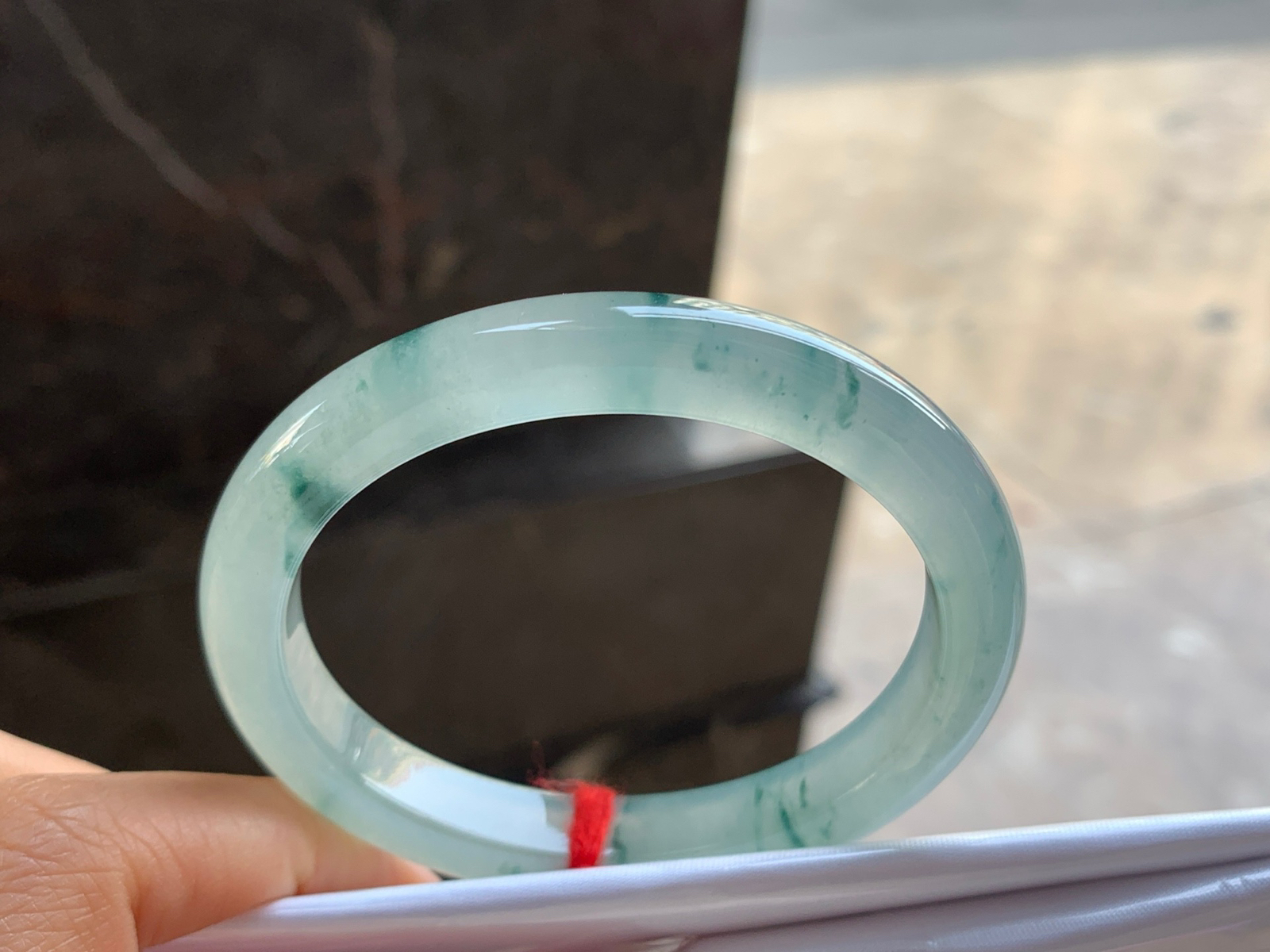 54.3-9.3-8.5

蓝花贵妃手镯^_^清新 飘花灵韵 正圈52可以带