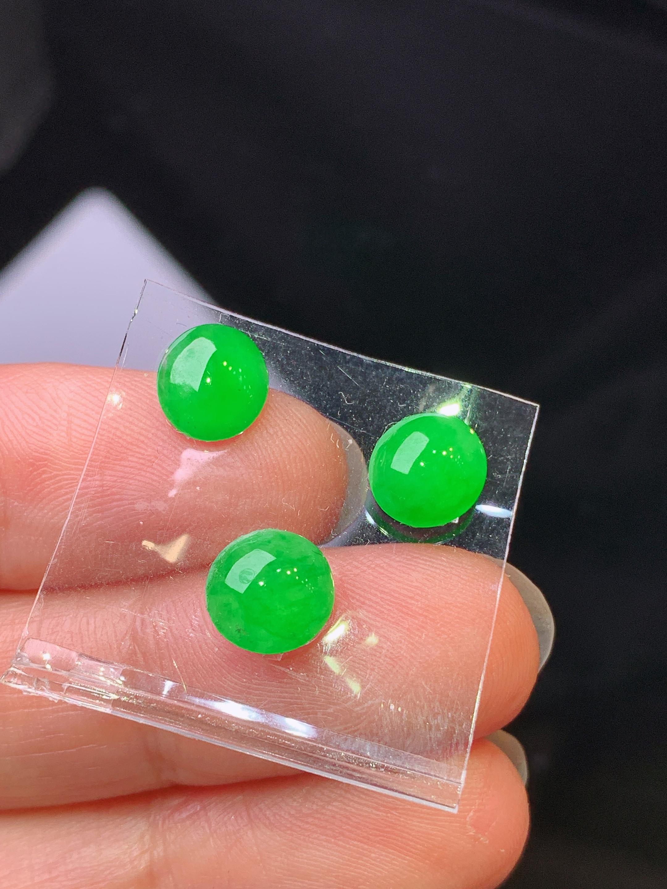 镶嵌款 翠绿蛋面一手 玉质细腻 色泽艳丽清新 水润亮眼 整体尺寸7.5*3.5j3