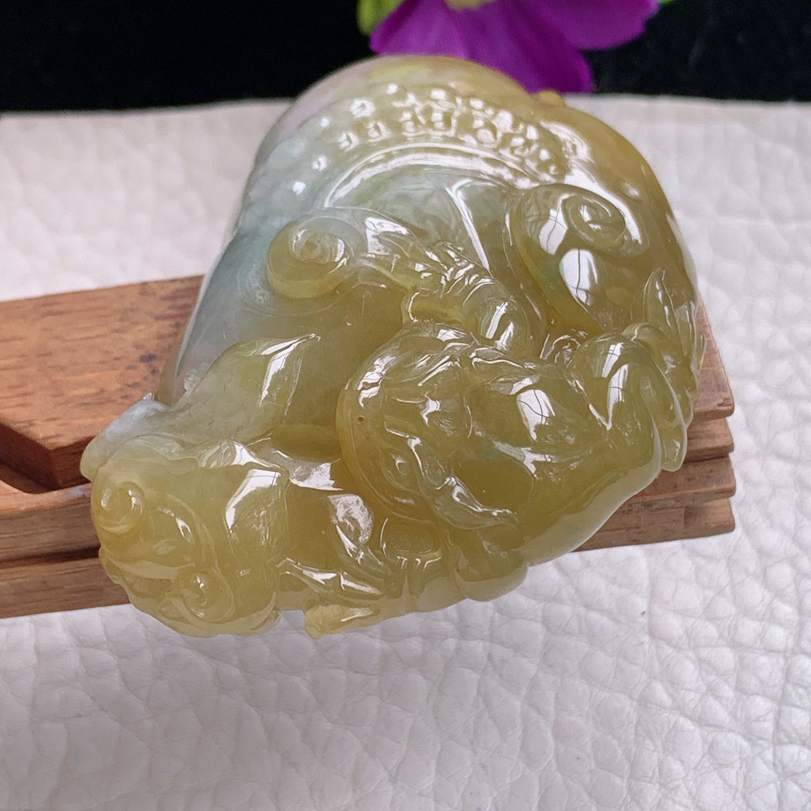zz3实拍59*39.2*15.3缅甸翡翠精雕冰黄翡三脚金蟾吊坠 吉祥如意毛衣坠
