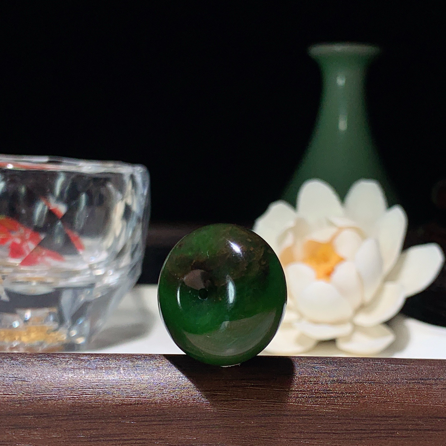 和田玉七号矿红皮料菠菜绿俄罗斯碧玉平安扣挂件。尺寸22/12重11克 玉质细腻油润。手推出油。品相大气 lt260321