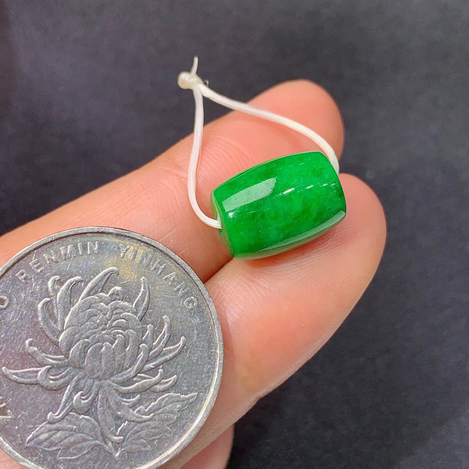 阳绿路路通，镶嵌佳品，冰润色阳，玉质细腻，种水足，Hon 尺寸12.3*9.2