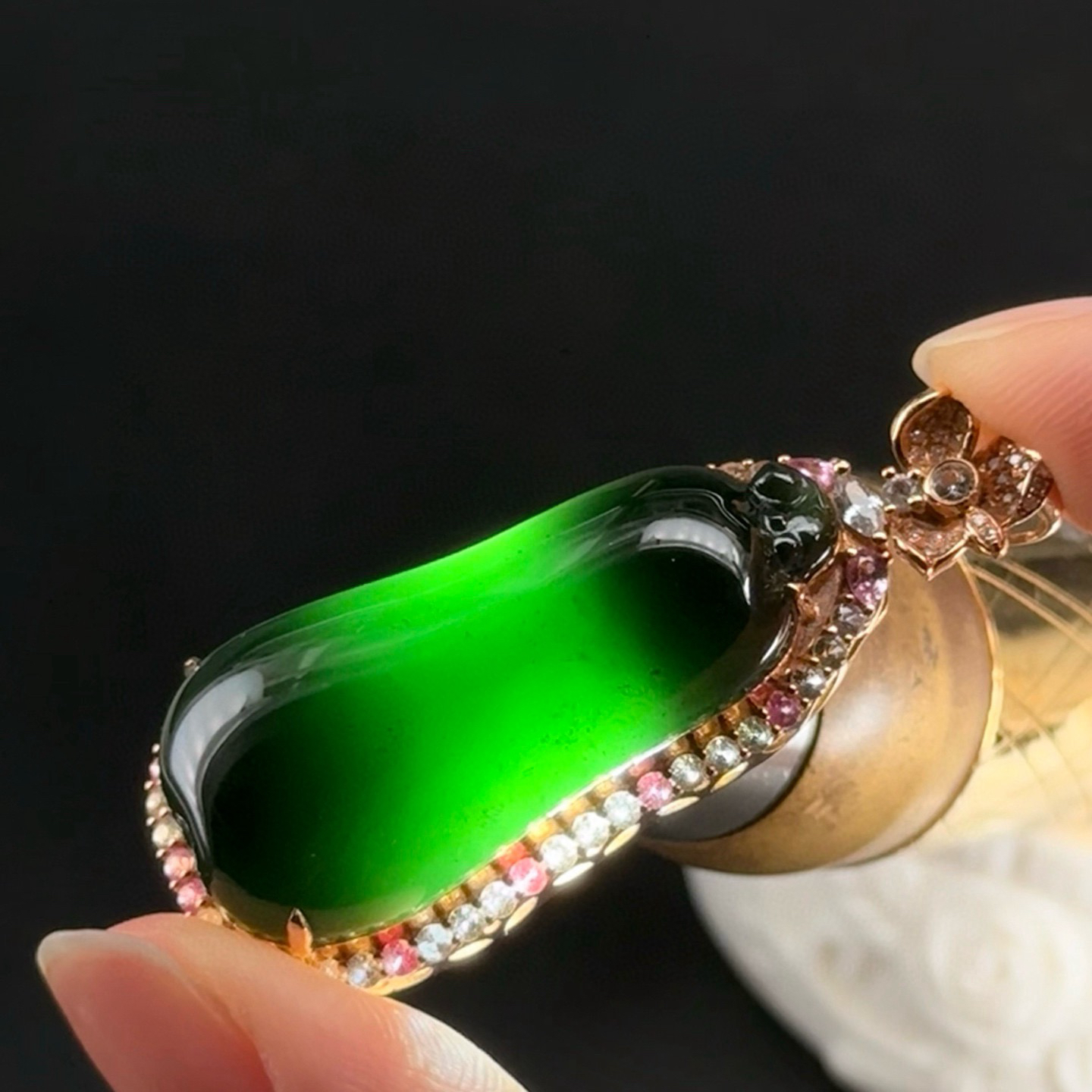 精品18k墨翠福瓜 种好色正 黑度极好 打灯通透 油性十足 尺寸47.5