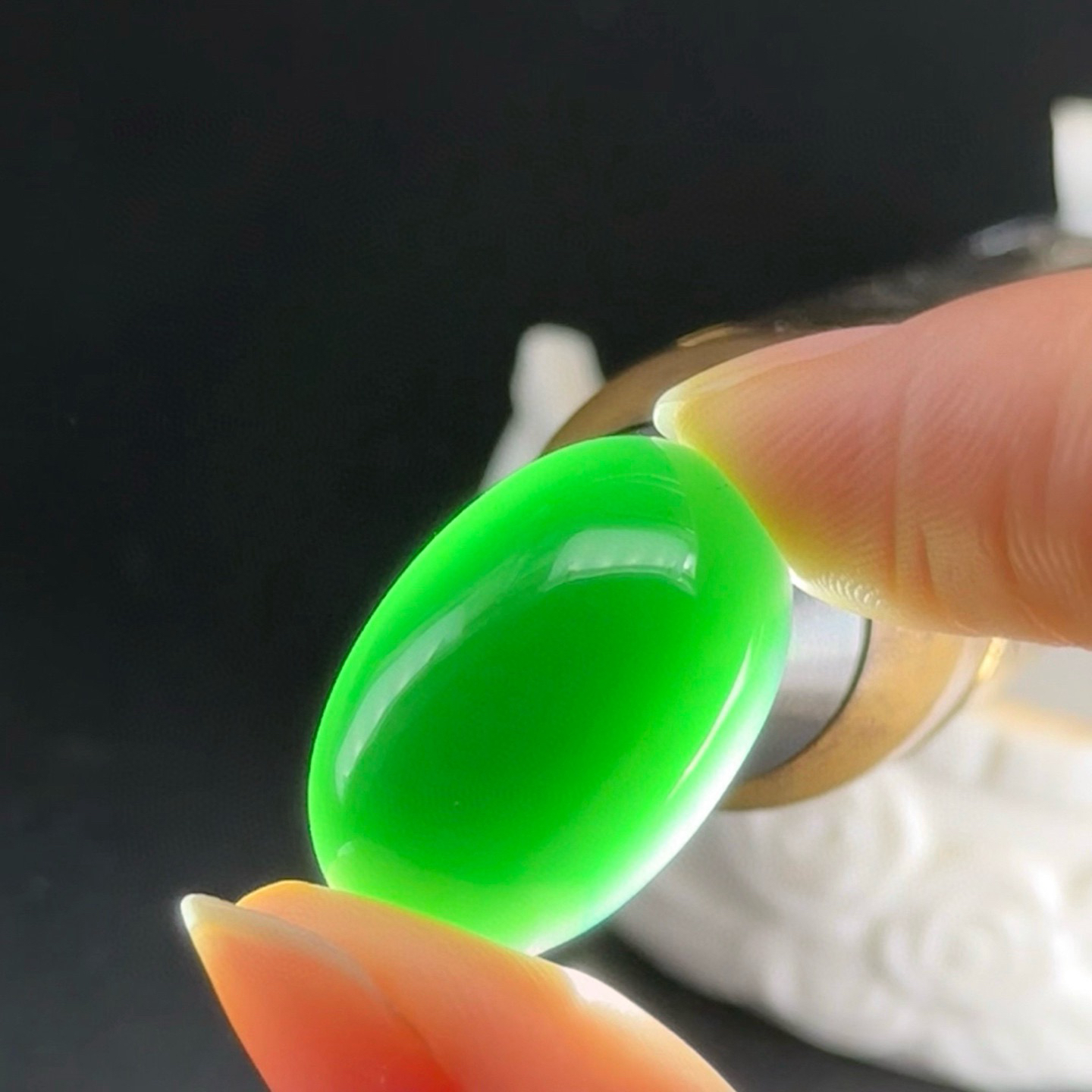 精品墨翠蛋面 种好色正 黑度足 打灯通透 油性十足 尺寸23