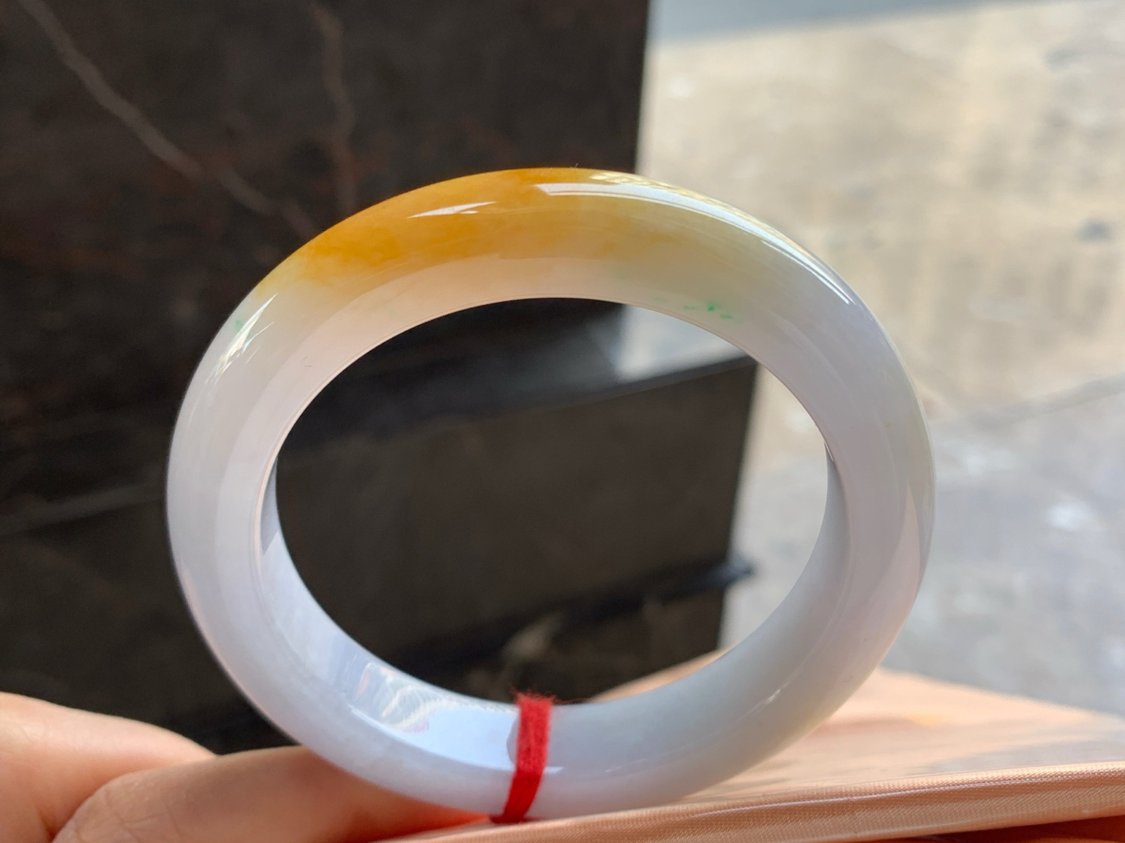 59-13-9

黄翡手镯^_^玉质温润 鲜艳