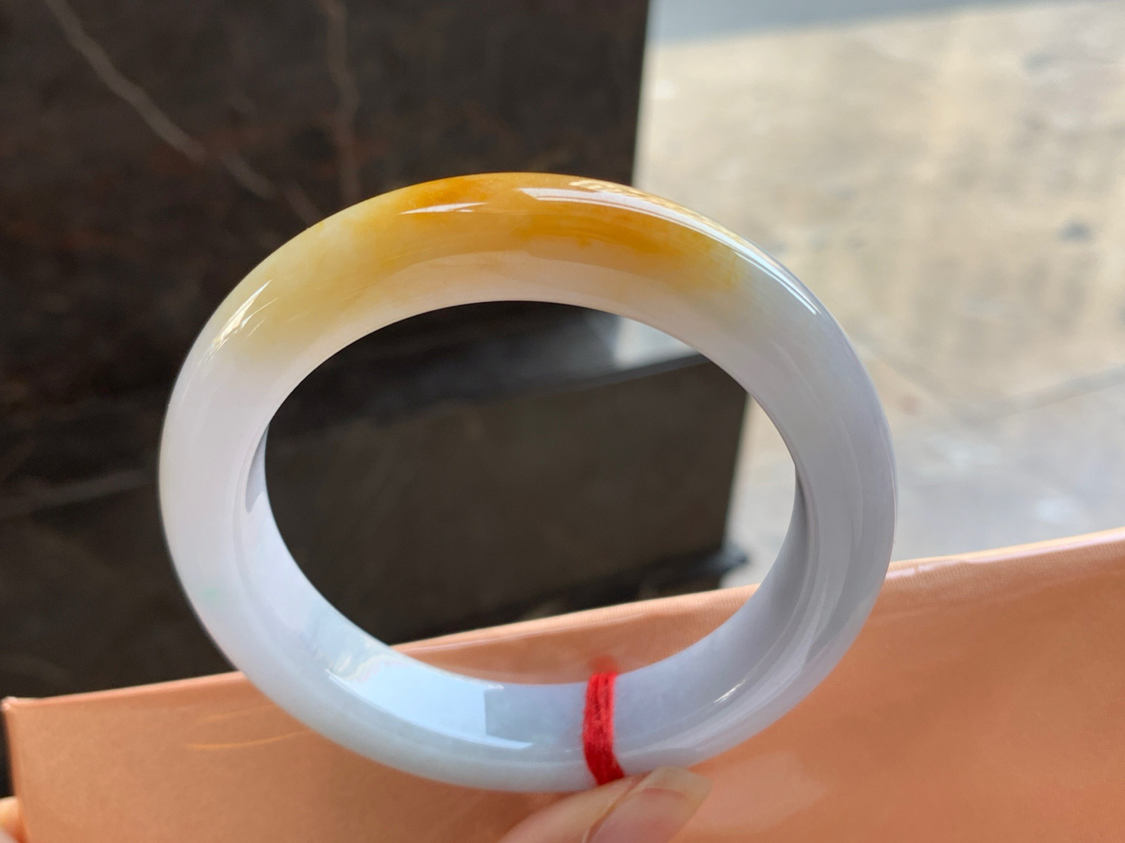 59-13-9

黄翡手镯^_^玉质温润 鲜艳