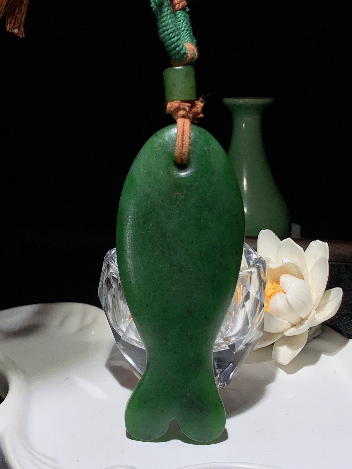 和田玉阳绿俄罗斯碧玉年年有余鱼把件 尺寸100/40/13重97.5克 玉质细腻油润。手推出油。品相大气 lt260321