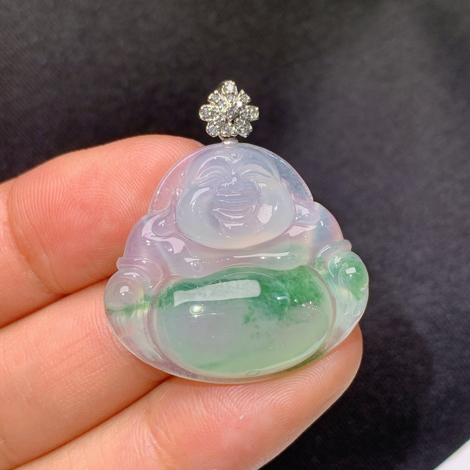 冰飘绿佛公吊坠，18k金镶嵌，冰润细腻，品相饱满，种水足，Nt整体尺寸31.5*27.7*5.7