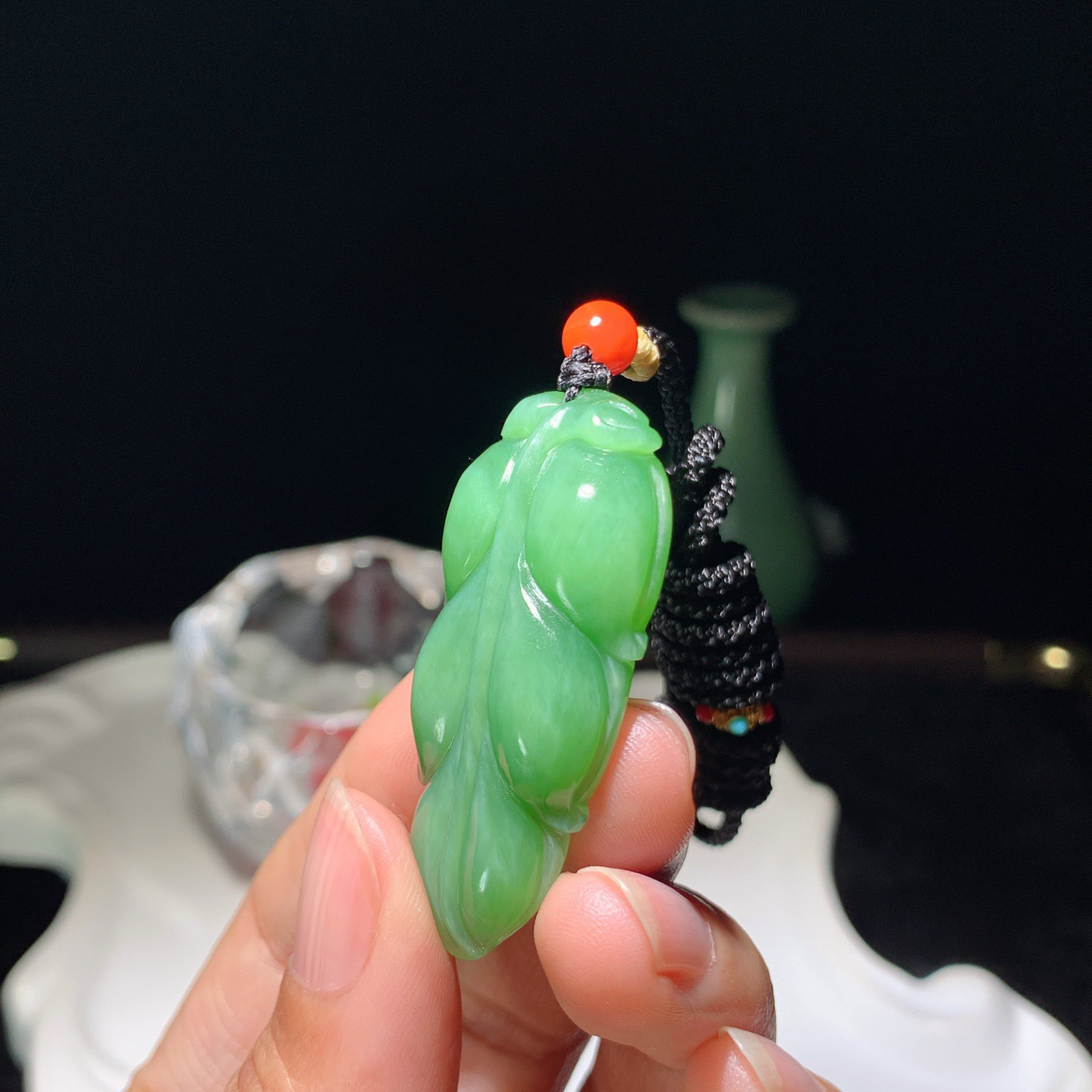 和田玉阳绿俄罗斯碧玉金枝玉叶挂件 尺寸45/20/8重14.8克 玉质细腻油润 底色纯净 脂粉好，品