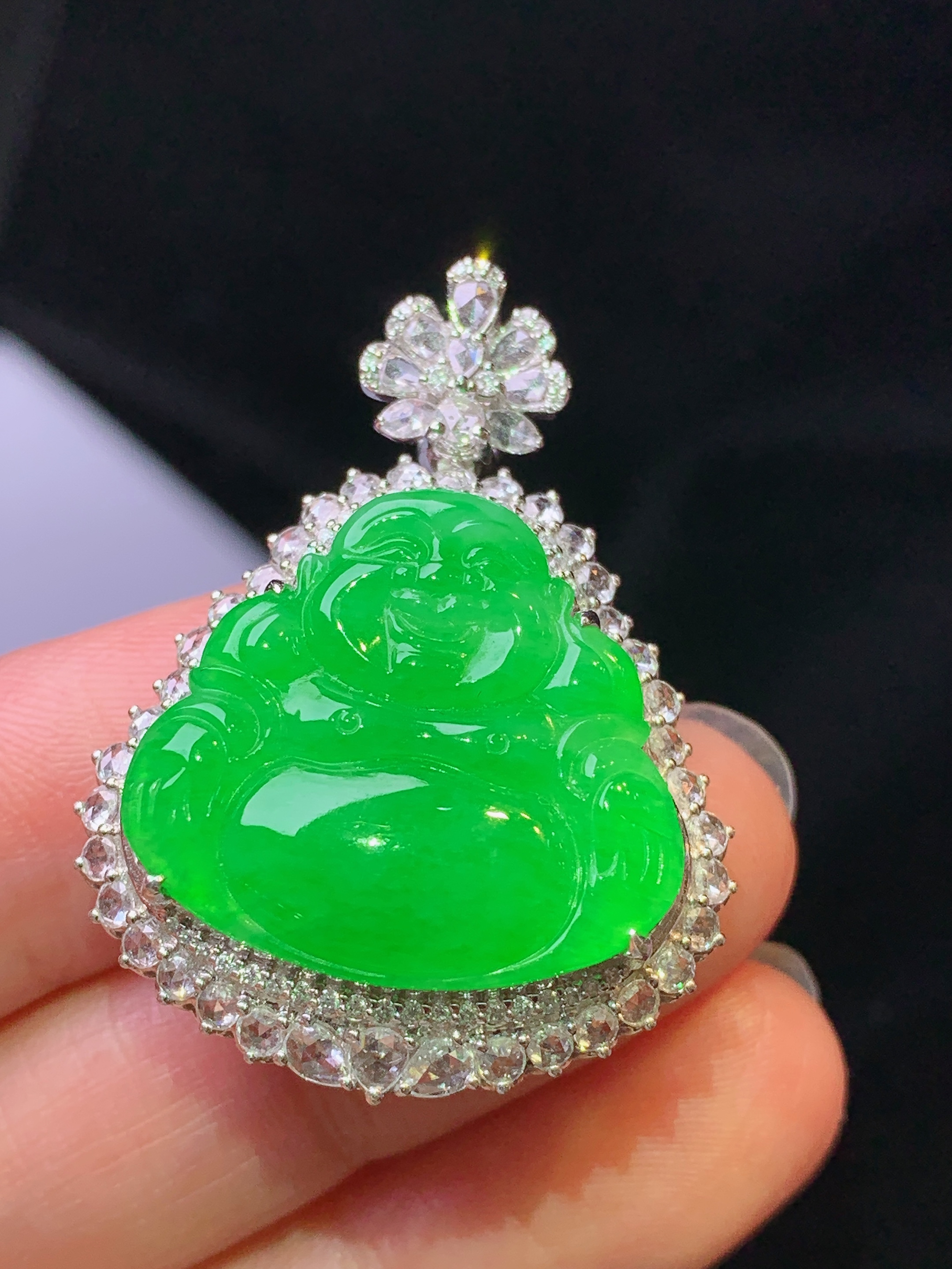 18k金钻镶嵌满绿佛公吊坠 玉质细腻 色泽艳丽清新 水润亮眼 整体尺寸36.2*27*12h2