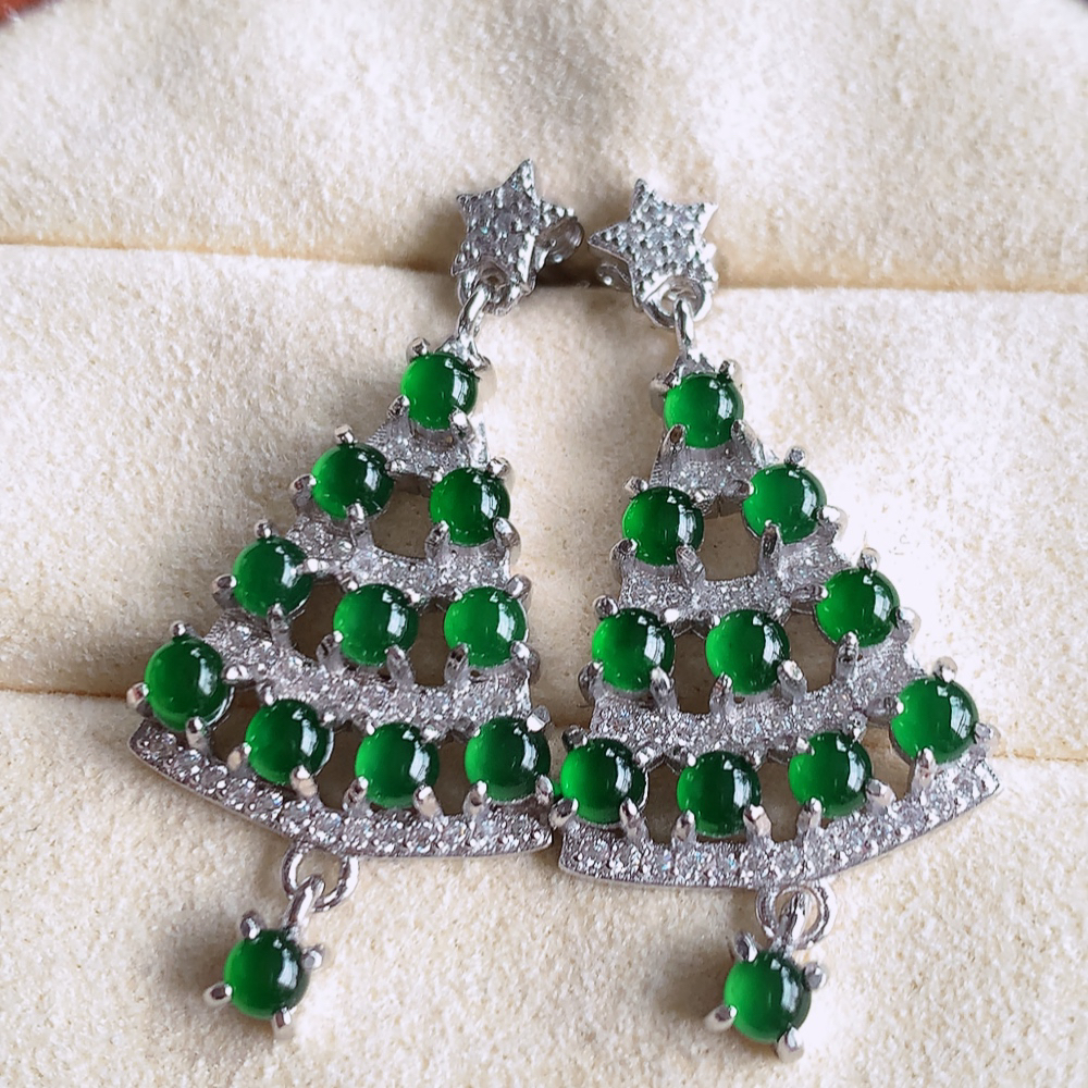 冰满绿翡翠925银镶嵌耳坠，自然光实拍，翠色灵动，颜色漂亮，种老水足，品相佳，佩戴佳品！W815.2