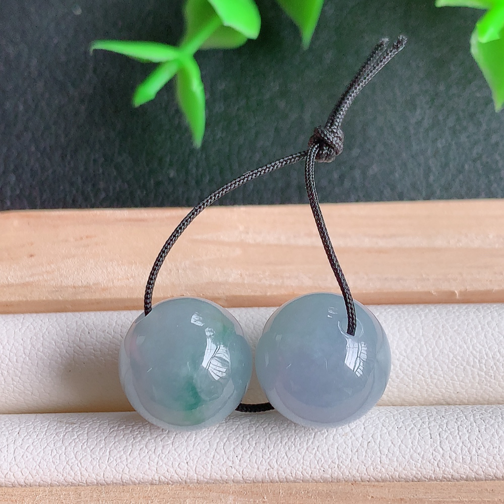 冰润紫罗兰转运珠翡翠吊坠，寓意“时来运转，财源滚滚” 寓意佳，紫气东来，颜色清爽，无纹裂，佩戴效果优雅迷人！性价比超值！W42.21  取一尺寸：12.2mm