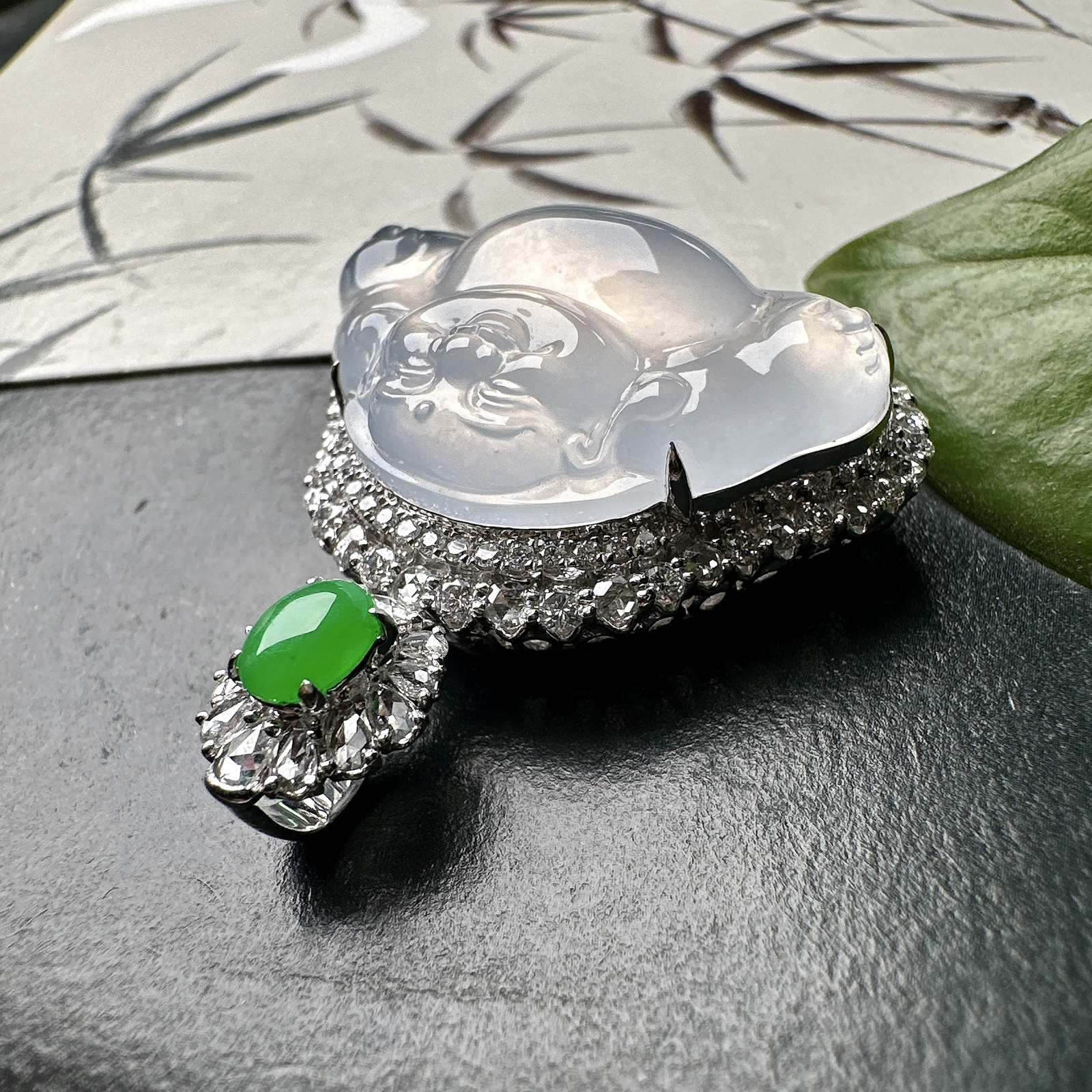 【冰种佛公吊坠】种水上乘，晶莹剔透，纯净通透，莹光感很强，18k金钻镶嵌，裸石尺寸18.3*28.6*6毫米