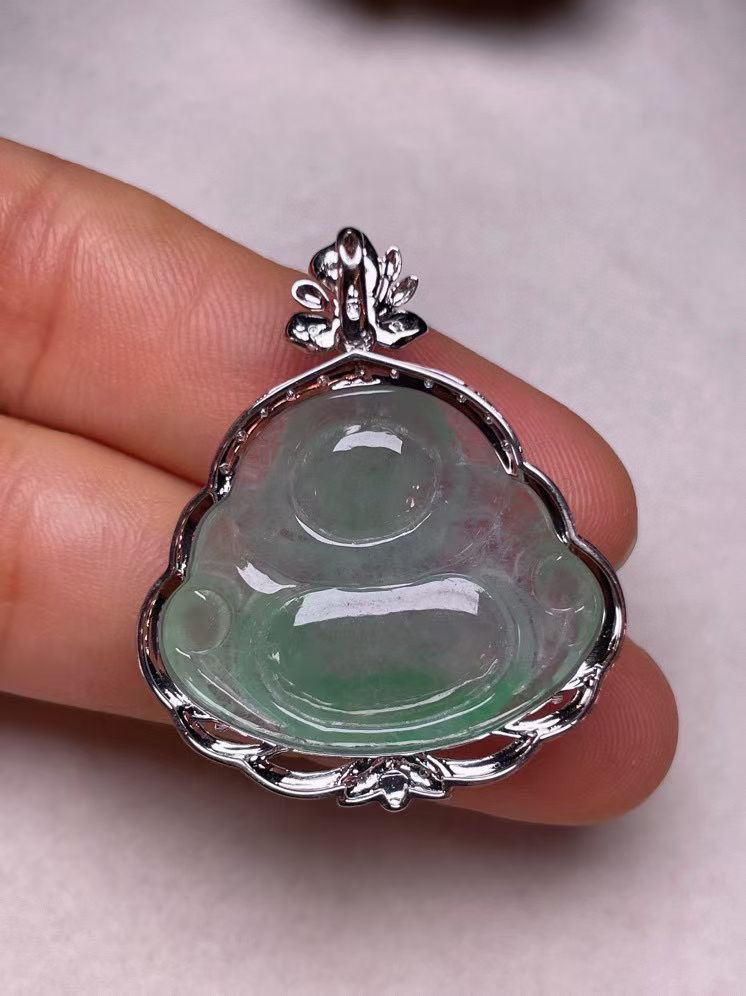 冰种飘绿佛公吊坠、真金真钻镶嵌，种水好，玉质细腻 .裸石尺寸 25.8*22.0