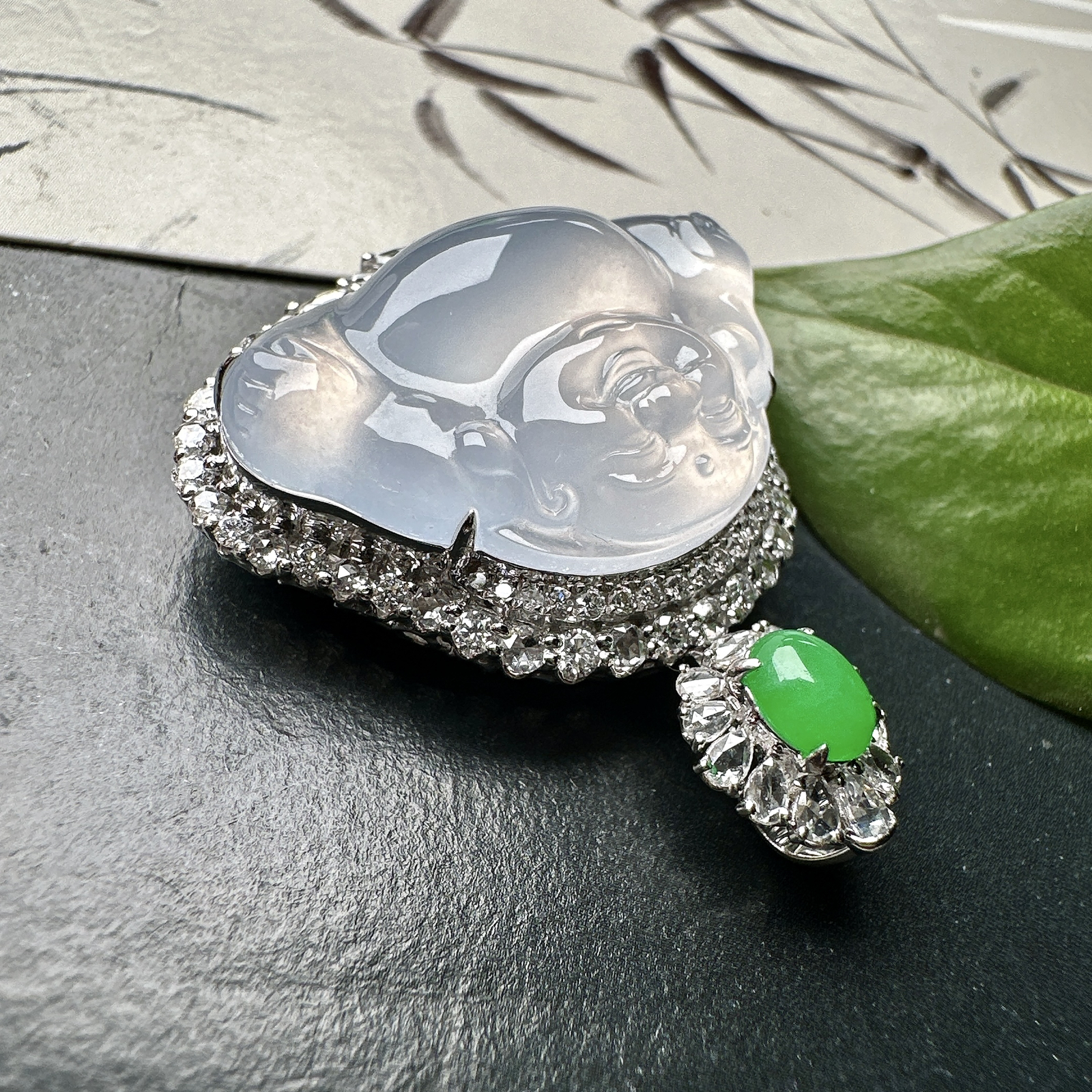 【冰种佛公吊坠】种水上乘，晶莹剔透，纯净通透，莹光感很强，18k金钻镶嵌，裸石尺寸18.3*28.6*6毫米