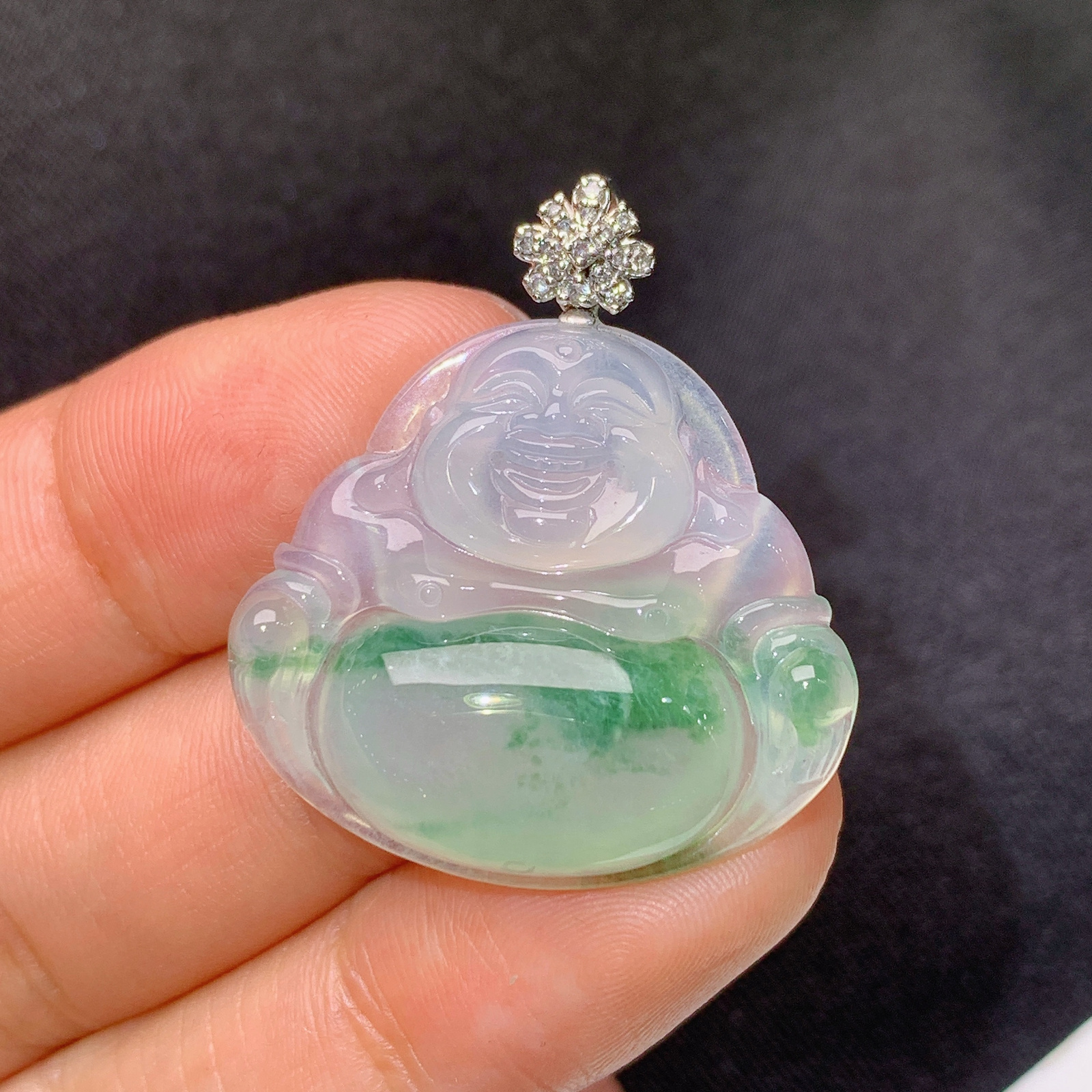 冰飘绿佛公吊坠，18k金镶嵌，冰润细腻，品相饱满，种水足，Nt整体尺寸31.5*27.7*5.7