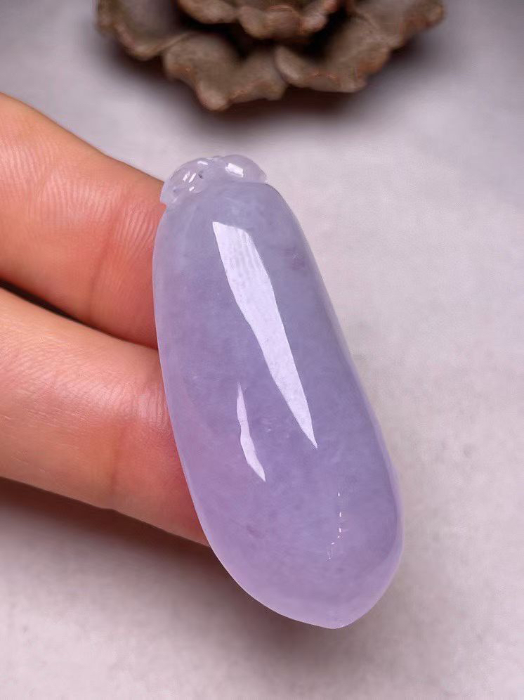 冰糯种淡紫罗兰【福瓜】吊坠、种水好，玉质细腻 ，卖相好.