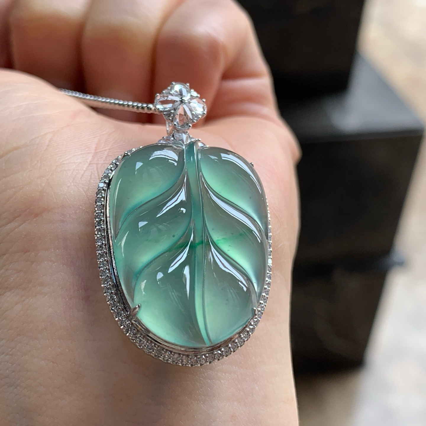 金钻镶嵌冰蓝叶子^_^透亮 鲜艳