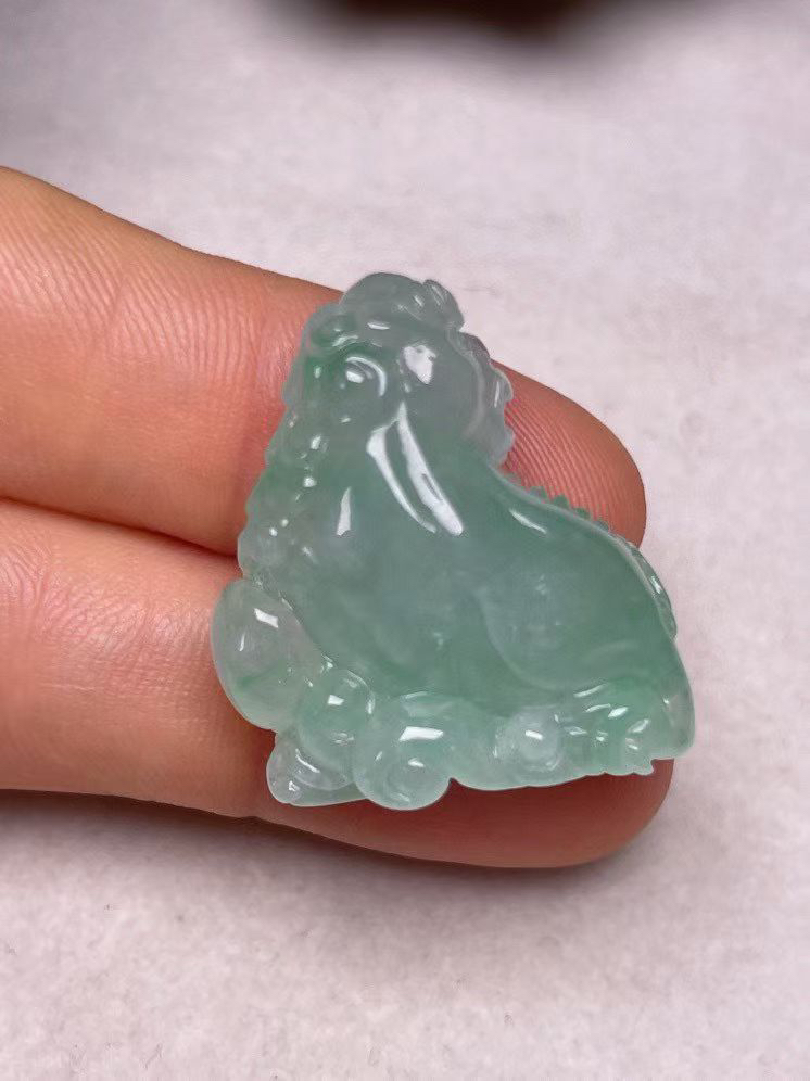 冰糯种飘绿【招财貔貅】吊坠，种水好‘玉质细腻 ，卖相好.