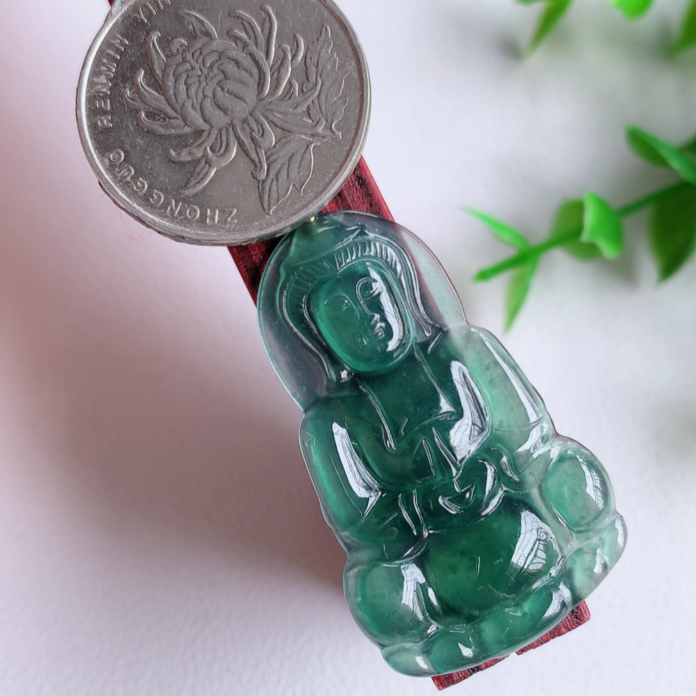 18k金扣冰润精雕观音吊坠，法相端庄大气，工艺精湛，种色浓郁，细腻饱满冰润，种老水足，收藏佳品，佩戴大气  W49.21   尺寸：39.5-24.5-3mm