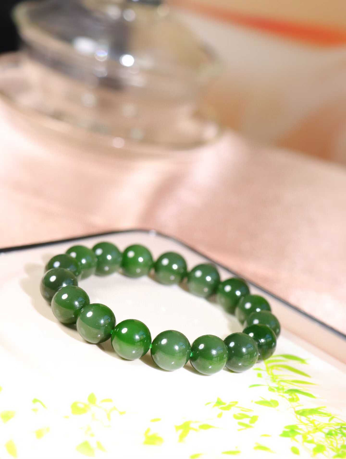 【珠圆玉润】

 信誉第一 品质保证️精品和田玉碧玉圆珠手串，精选上等和田玉碧玉老料，玉质细腻温润