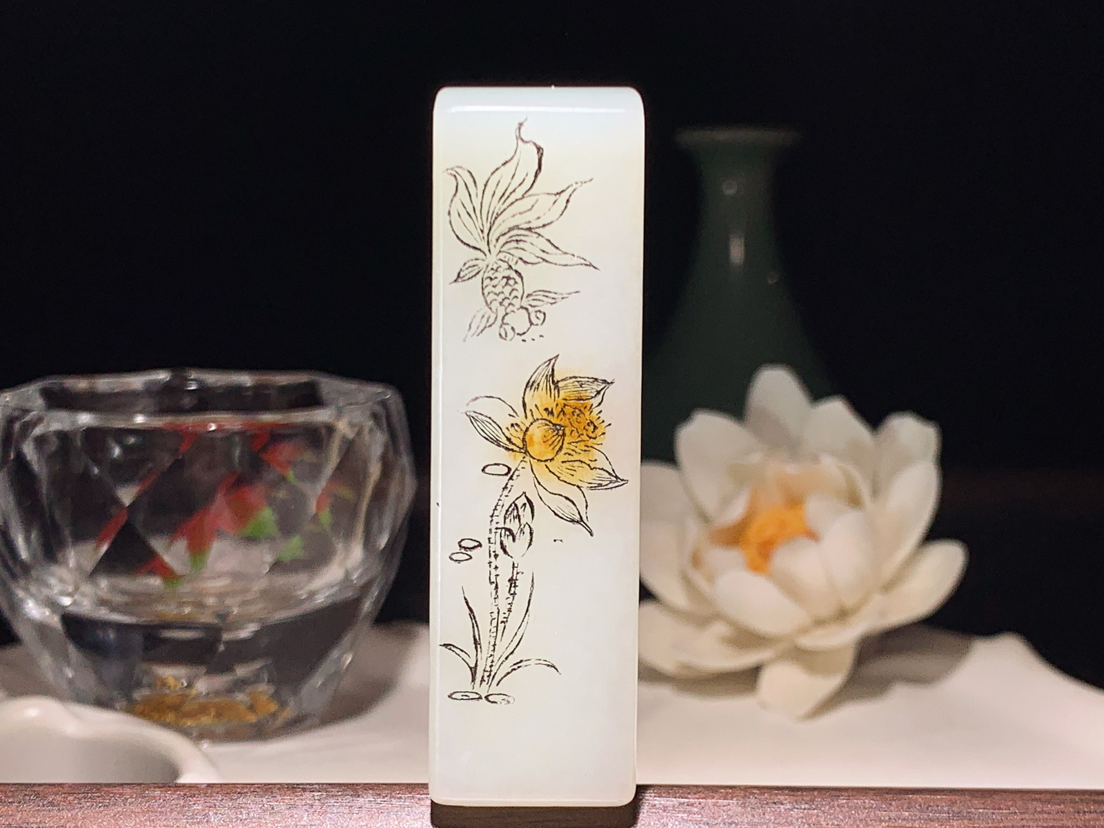 新疆和田玉连年有余金玉满堂印章 尺寸66/19/重70.5克。玉质细腻油润。手推出油。品相大气lt2