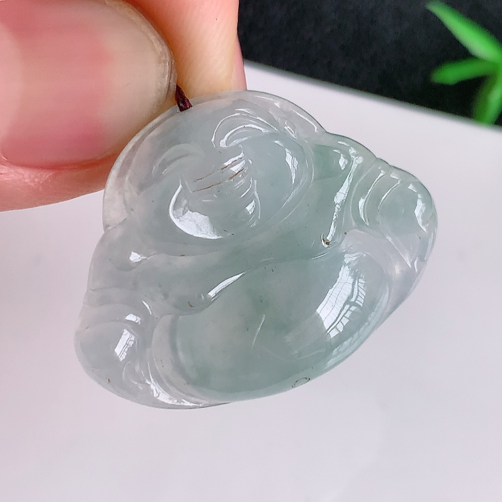 冰润佛公挂件 玉质细腻  精雕弥勒佛，笑佛福耳垂肩，面相喜庆，开怀大笑，憨态可掬。惟妙惟肖，寓意福禄双全，吉祥美满，笑口常开 W1778  尺寸：23.9-30.4-6.2mm
