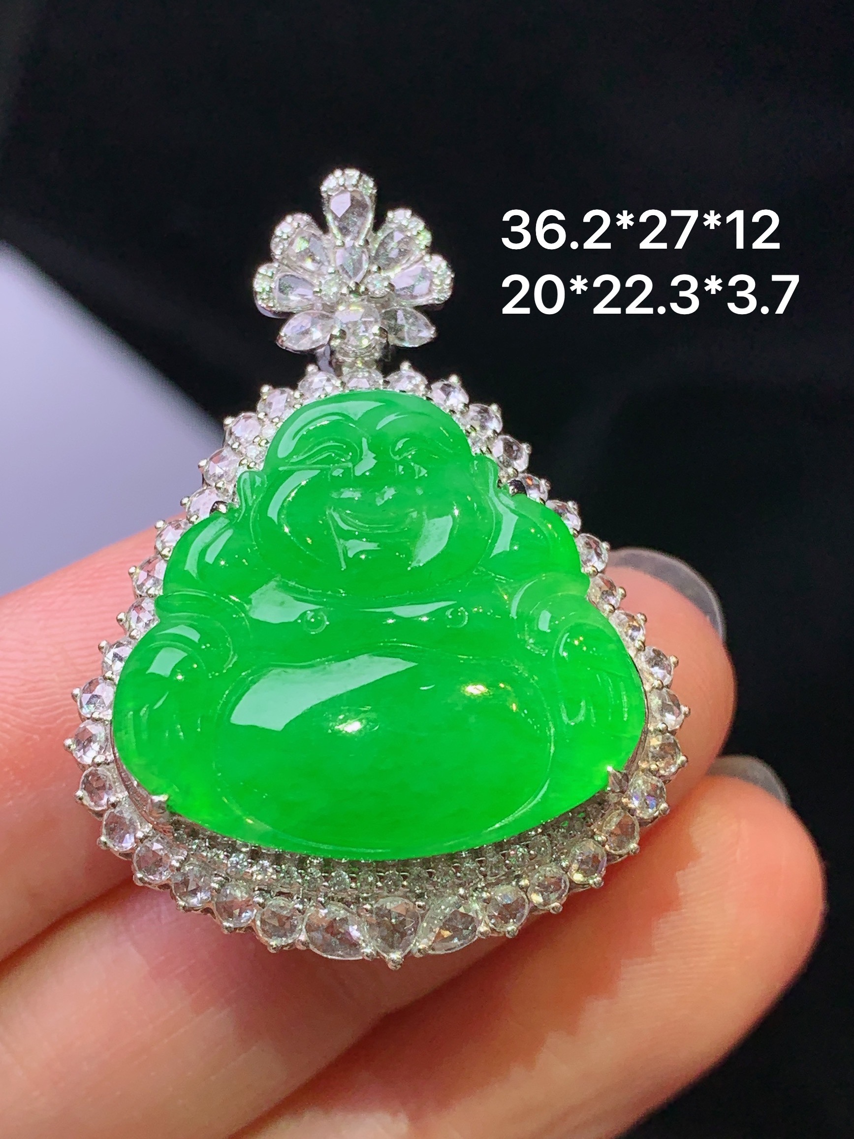 18k金钻镶嵌满绿佛公吊坠 玉质细腻 色泽艳丽清新 水润亮眼 整体尺寸36.2*27*12h2