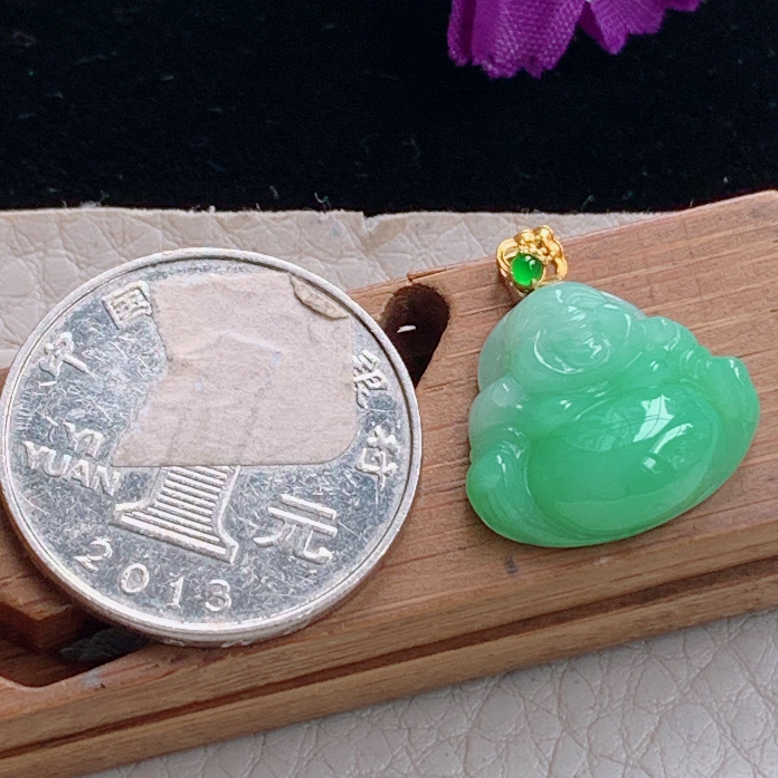 zz3实拍15.6*18.3*5.8缅甸翡翠满绿小佛公吊坠 精美豆绿弥勒佛镶金锁骨坠